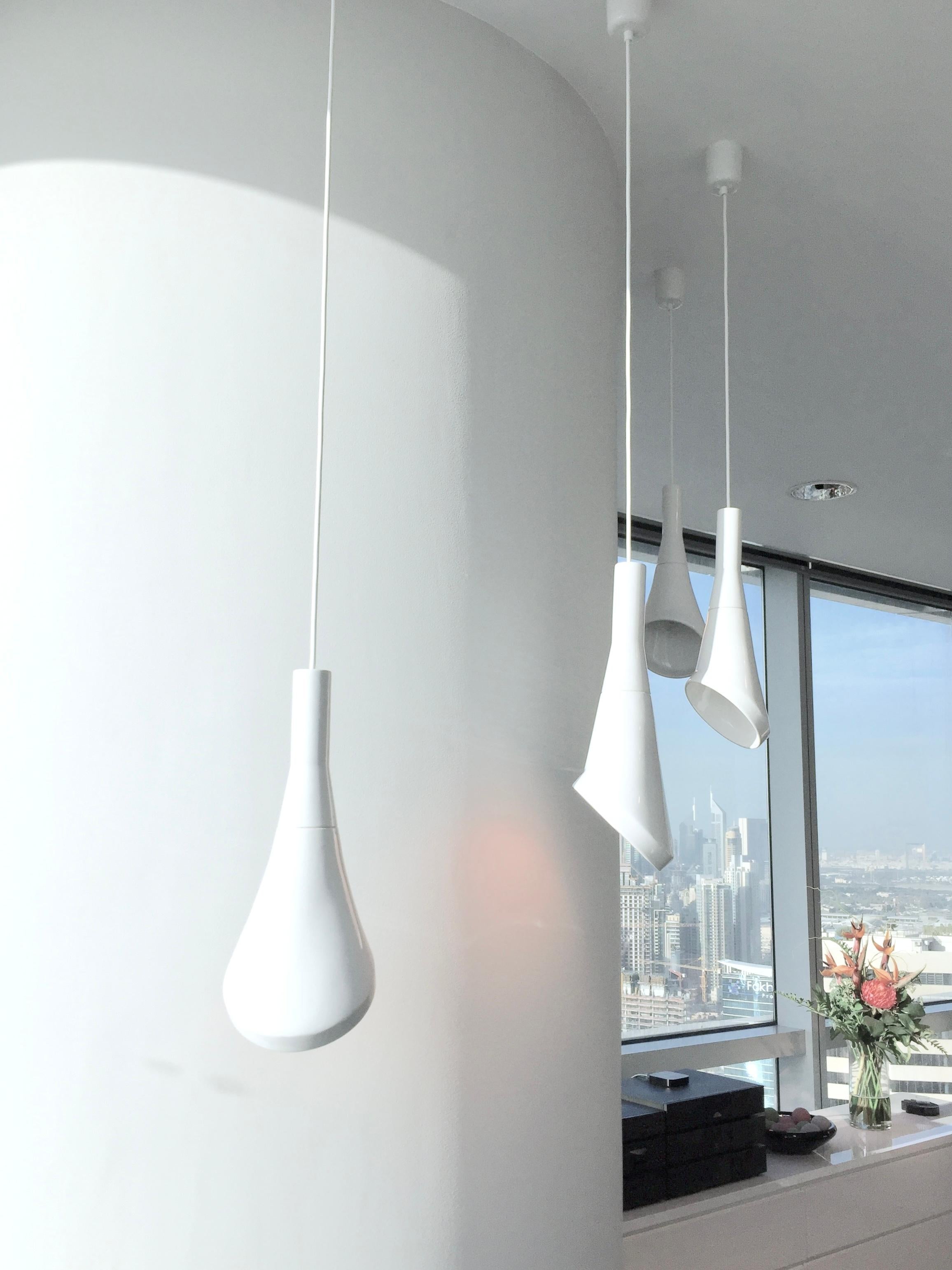 Lampada a sospensione contemporanea in gres nero lucido, design minimalista WHITE NOI in vendita 1