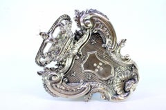 Suspension tray in armorial silver with floral motifs and embossed shells