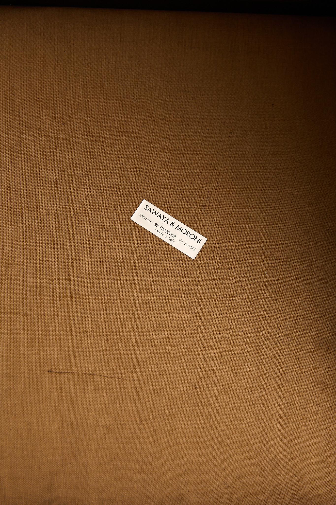 Struttura in metallo laccato e rivestimento in tessuto. Prodotto da Sawaya & Moroni, Italia.