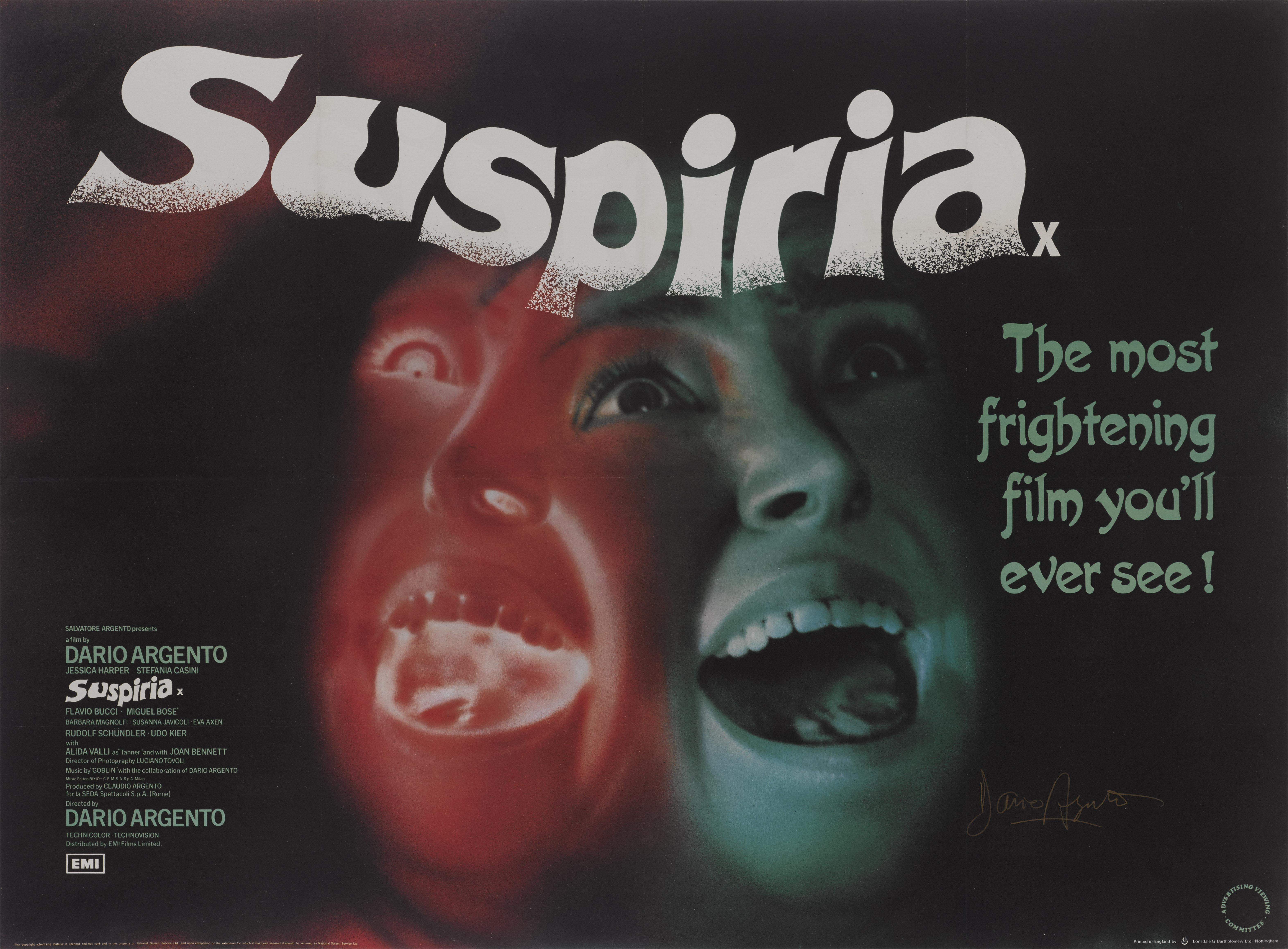 Originales britisches Filmplakat für den Horrorfilm von 1977, bei dem Dario Argento Regie führte und der von Argento und Daria Nicolodi geschrieben wurde. In dem Film spielen Jessica Harper, Stefania Casini und Flavio Bucci mit. Nach einer Reihe von