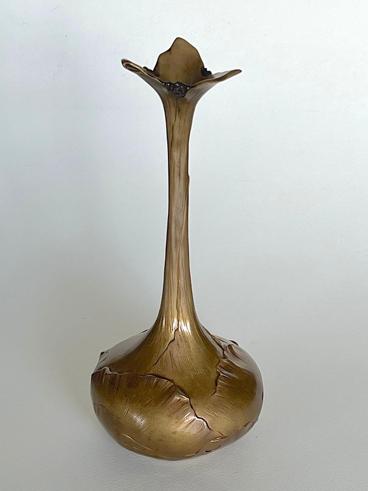 Susse Frères / Hippolyte Gautruche - Jugendstil Vase 'Oignon' aus vergoldeter Bronze  (Französisch) im Angebot