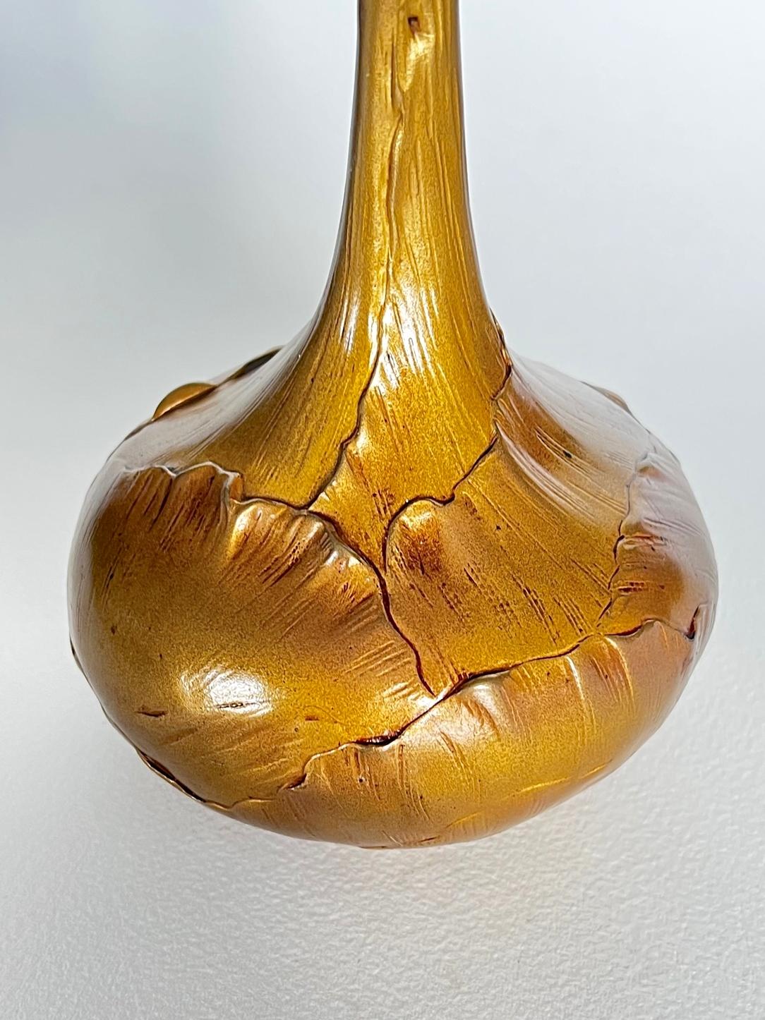 Susse Frères / Hippolyte Gautruche - Jugendstil Vase 'Oignon' aus vergoldeter Bronze  (Frühes 20. Jahrhundert) im Angebot