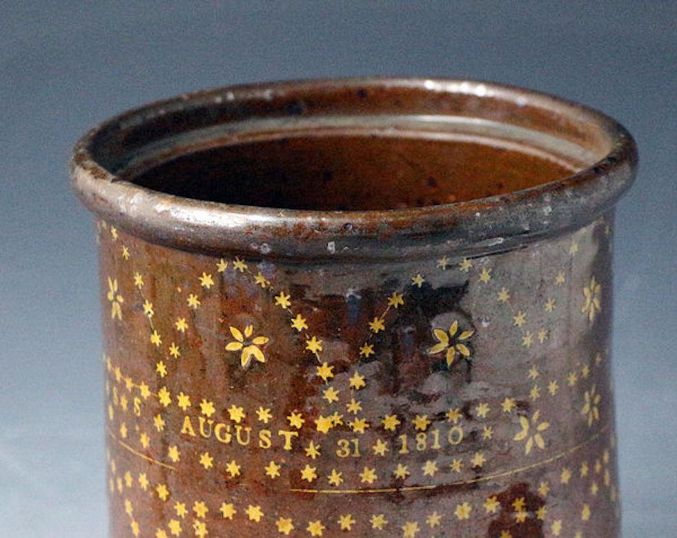 Sussex Pottery Slipware Jar Dated August 31st 1810 In Good Condition For Sale In Woodstock, OXFORDSHIRE