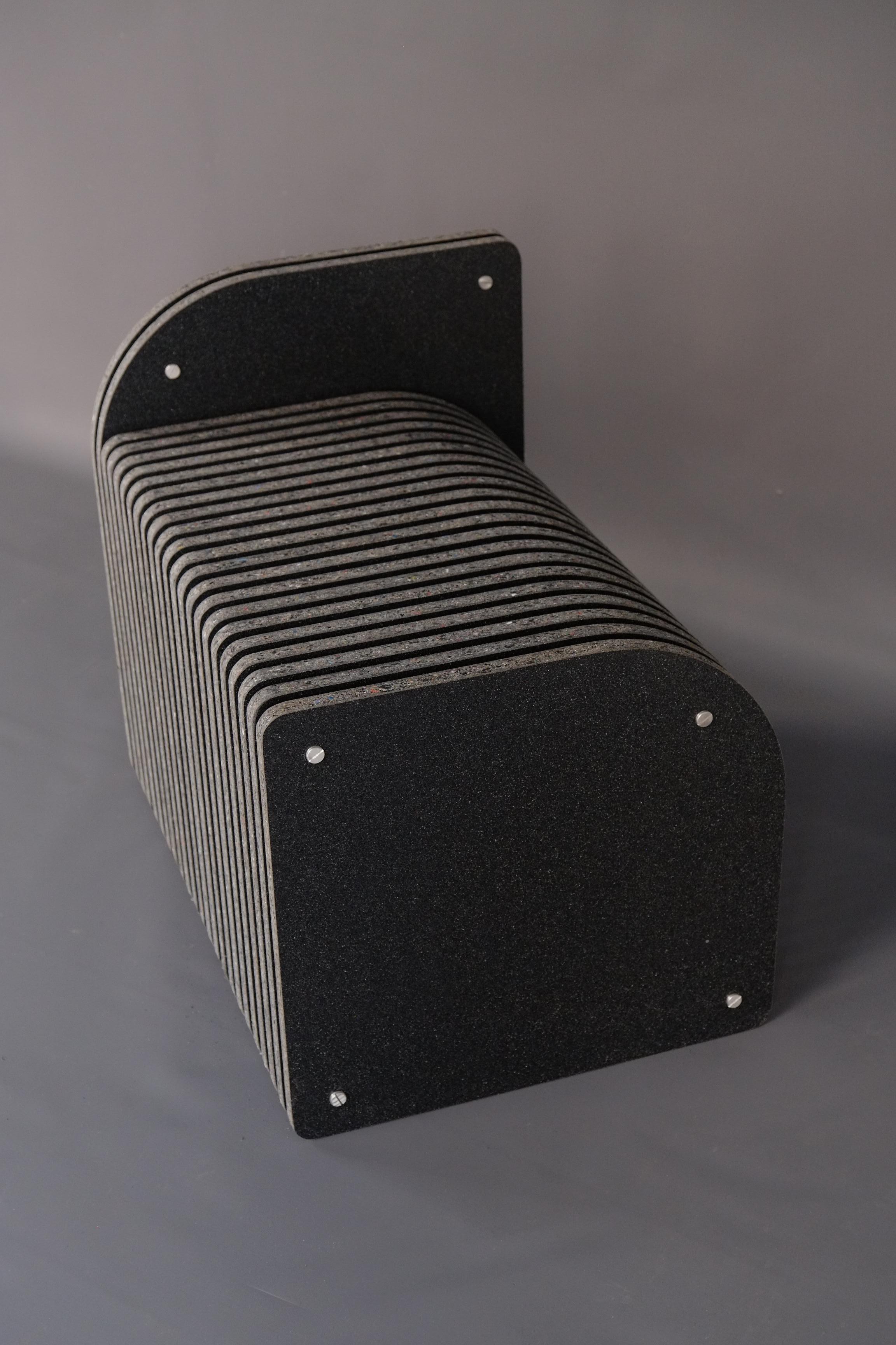 Acier Sièges d'intérieur et d'extérieur durables fabriqués à partir de plastique recyclé post-consommation en vente