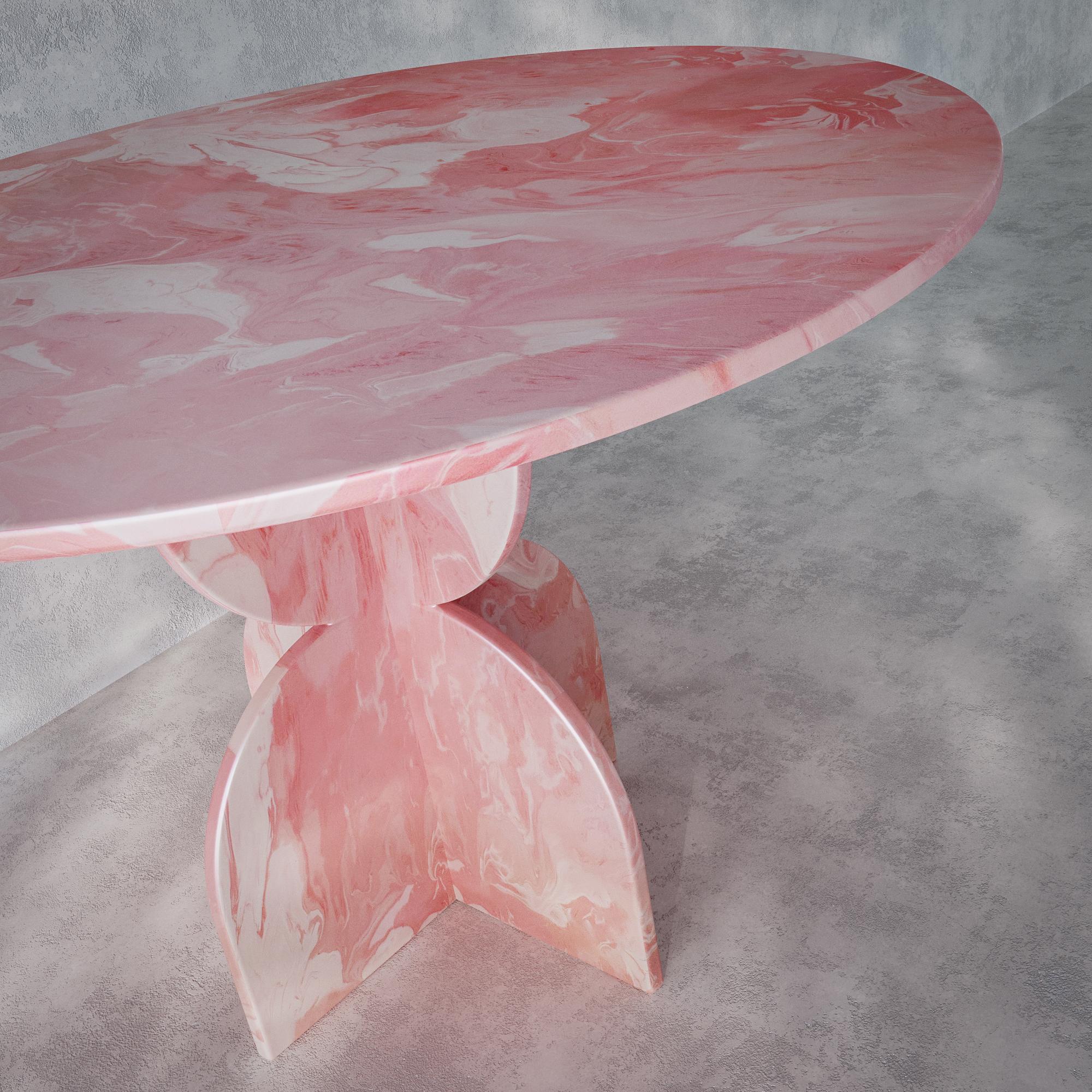 Néerlandais Table ronde contemporaine rose fabriquée à la main en plastique 100 % recyclé par Anqa Studios en vente