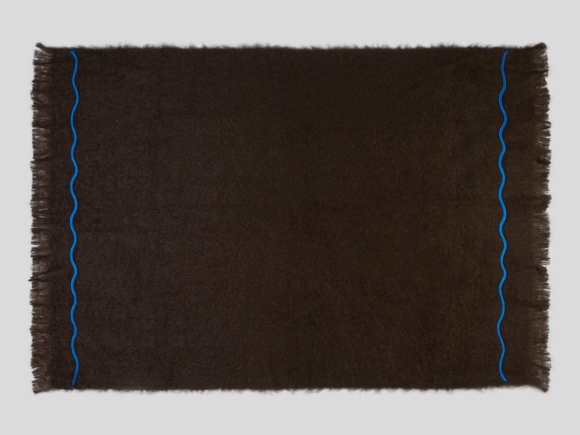 Suter, couverture d'appoint marron brodée à la main Neuf - En vente à Middelburg, NL