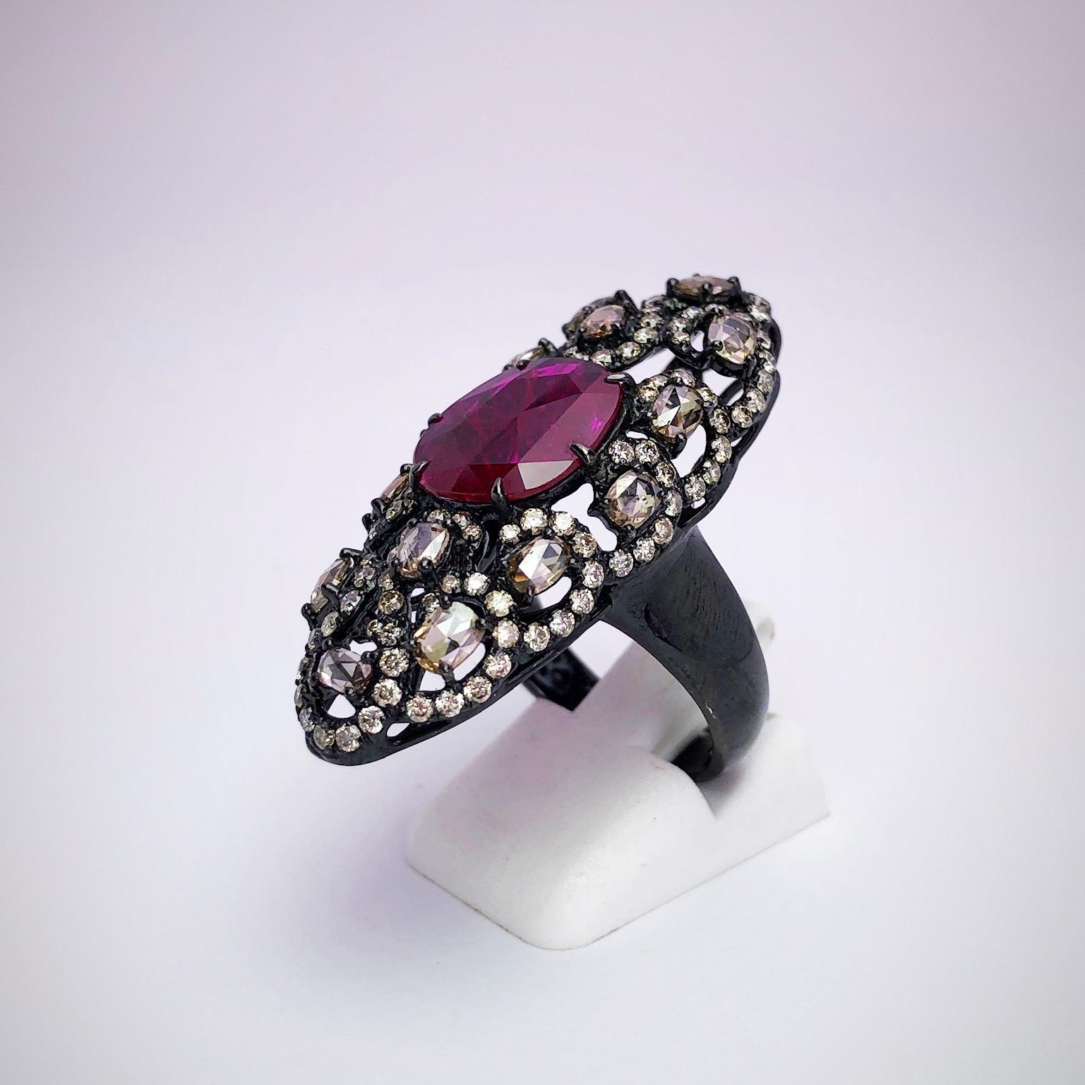Modern Sutra 18 Karat Blackened Gold Oval Ruby Ring 2.97 Carat with Brown Diamonds For Sale