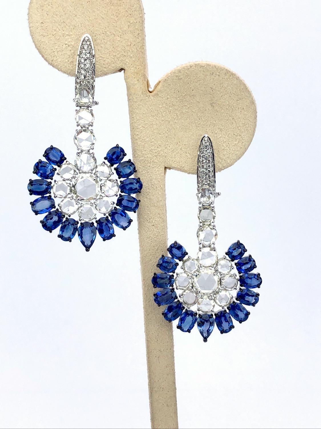 Art déco Sutra Or blanc 18 carats, 14,28 carats. Boucles d'oreilles éventail en saphir bleu et diamants de 8,52 carats en vente