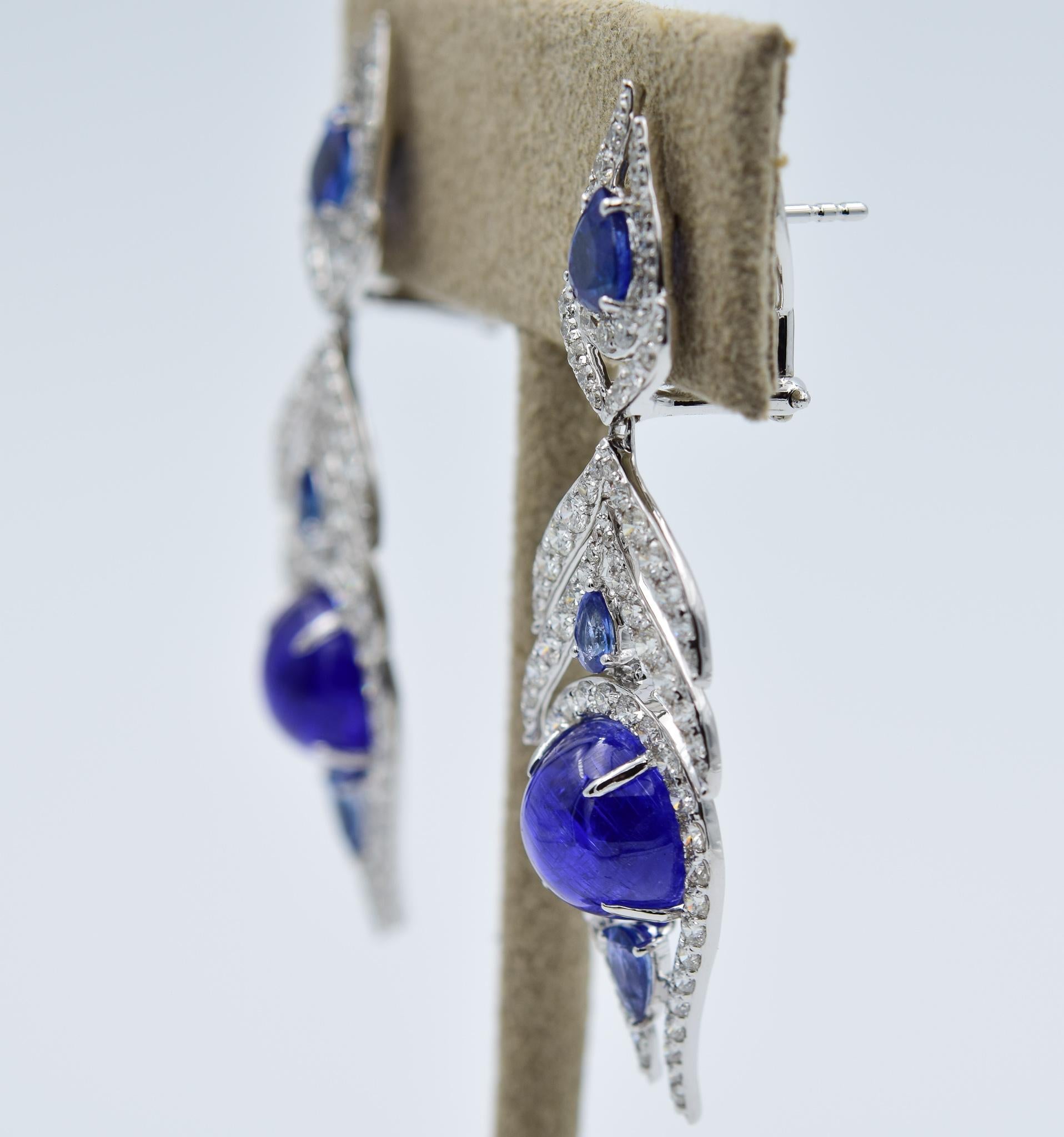 Sutra Feather Earrings in 18 Karat Gold with Tanzanite Sapphire and Diamond In Good Condition In Carmel, IN
