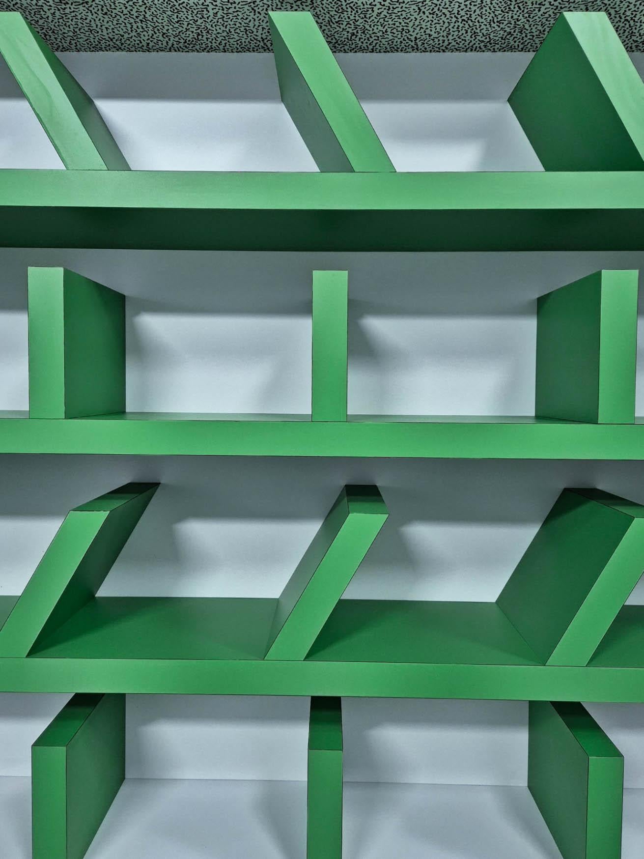 Fine XX secolo Libreria Suvretta, di Ettore Sottsass per Memphis Milano in vendita