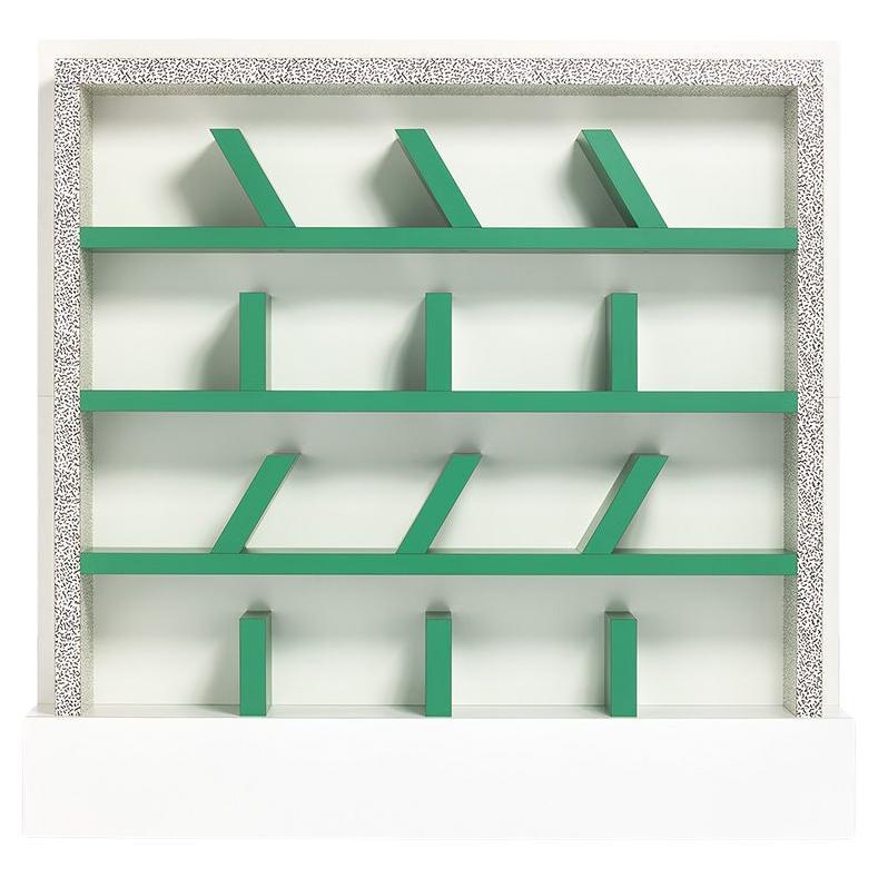 Libreria in plastica Suvretta, di Ettore Sottsass per la Collezione Memphis Milano