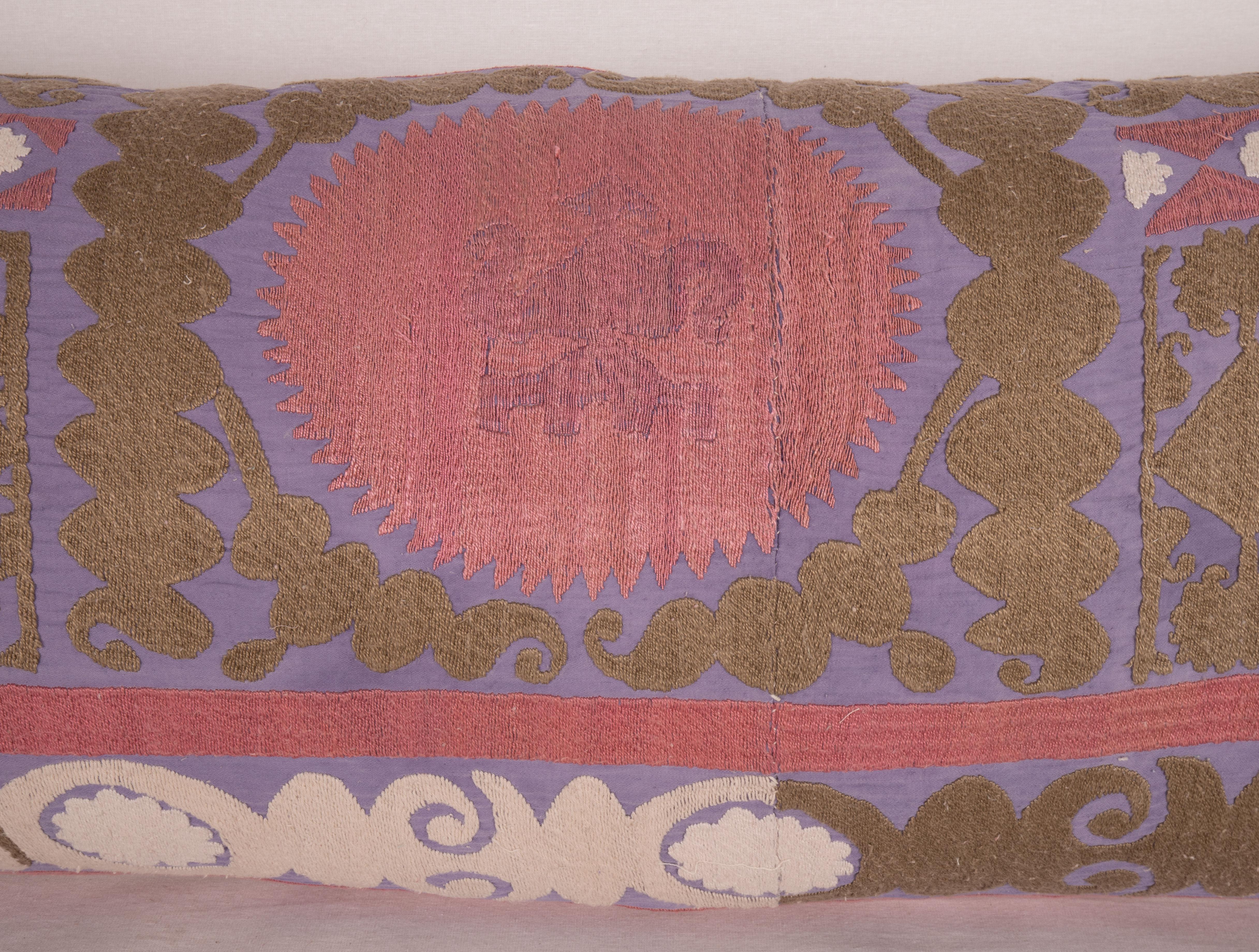 Suzani Body Pillow, Uzbekistan, Mid-20th C. In Good Condition For Sale In Istanbul, TR