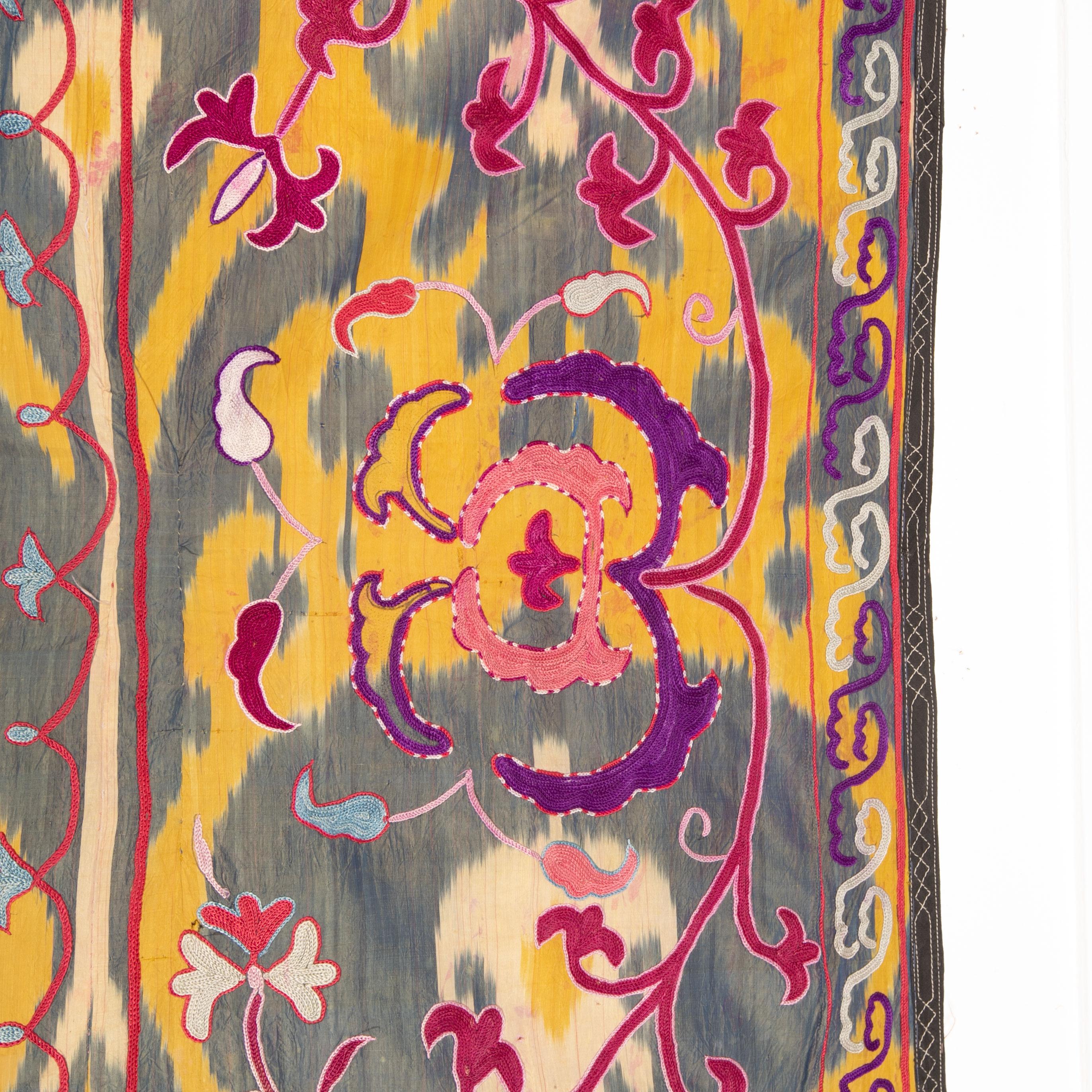 Suzani done on silk Ikat, Uzbekistan, early. 20th c. In Good Condition In Istanbul, TR