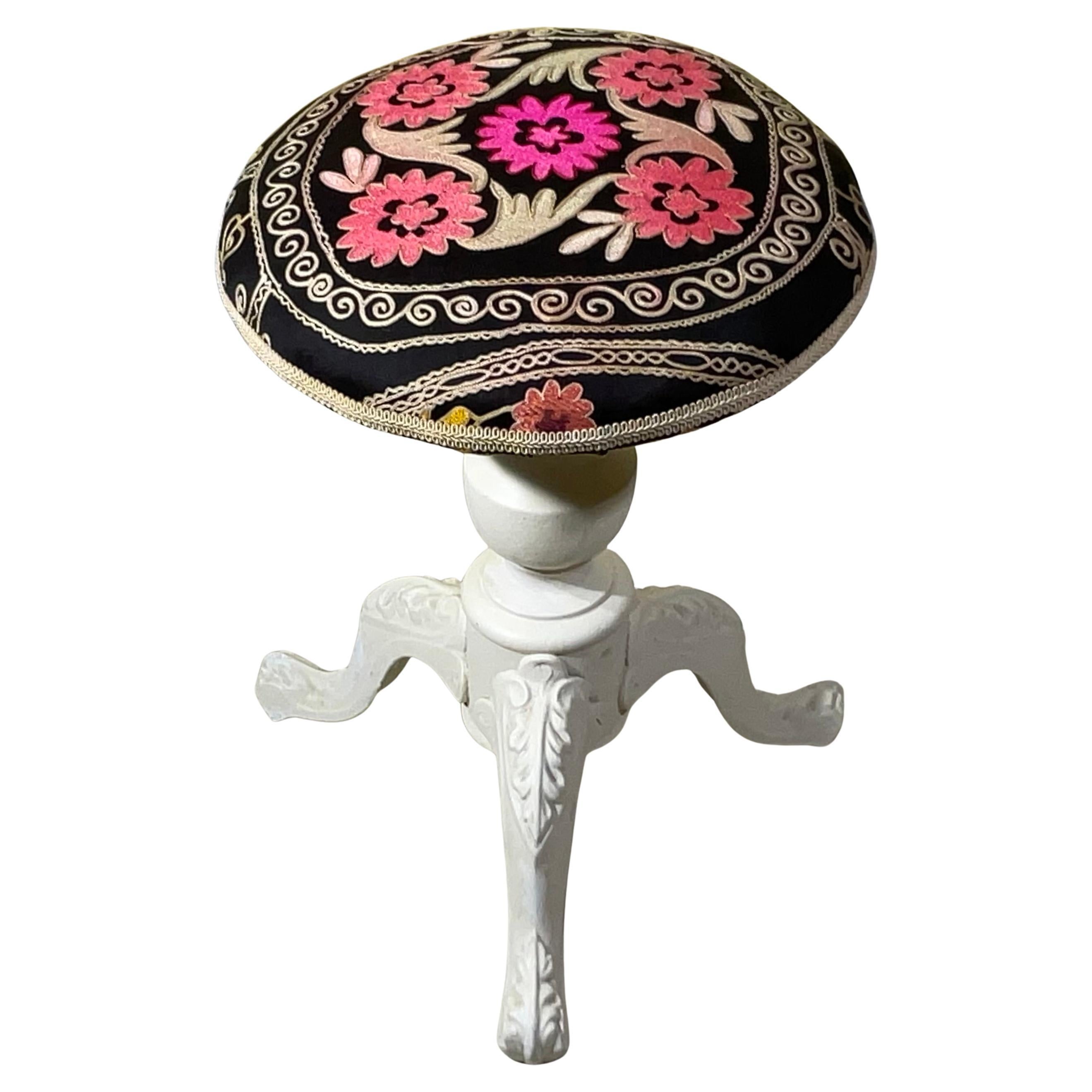 Suzani Embroidered Cast-Iron Stool - Unique Boho Accent Piece im Angebot