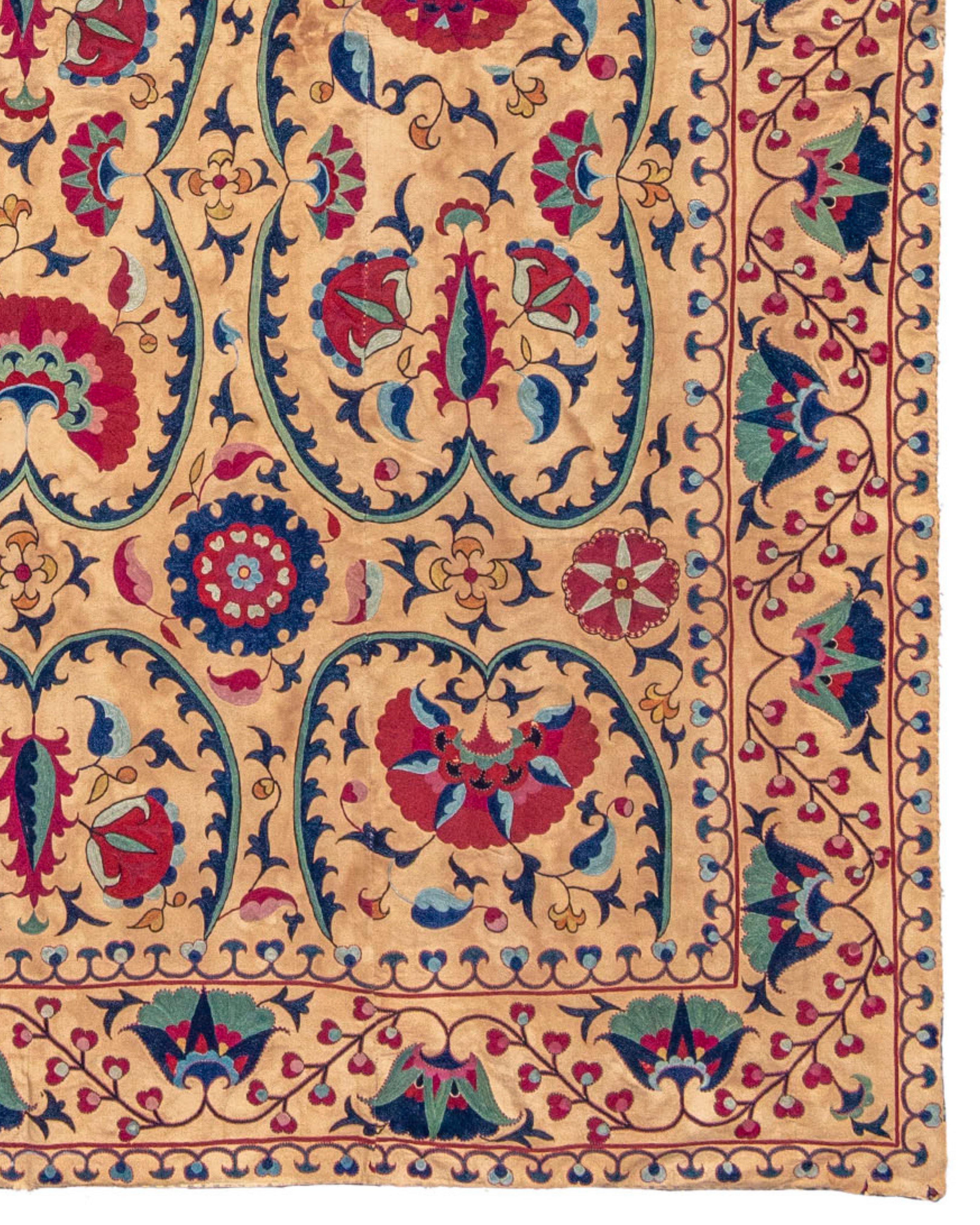 Antike usbekische Suzani-Stickdecke, 19. Jahrhundert

Dieses Stück ist Teil der David McInnis Collection.

Zusätzliche Informationen:
Abmessungen: 5'5