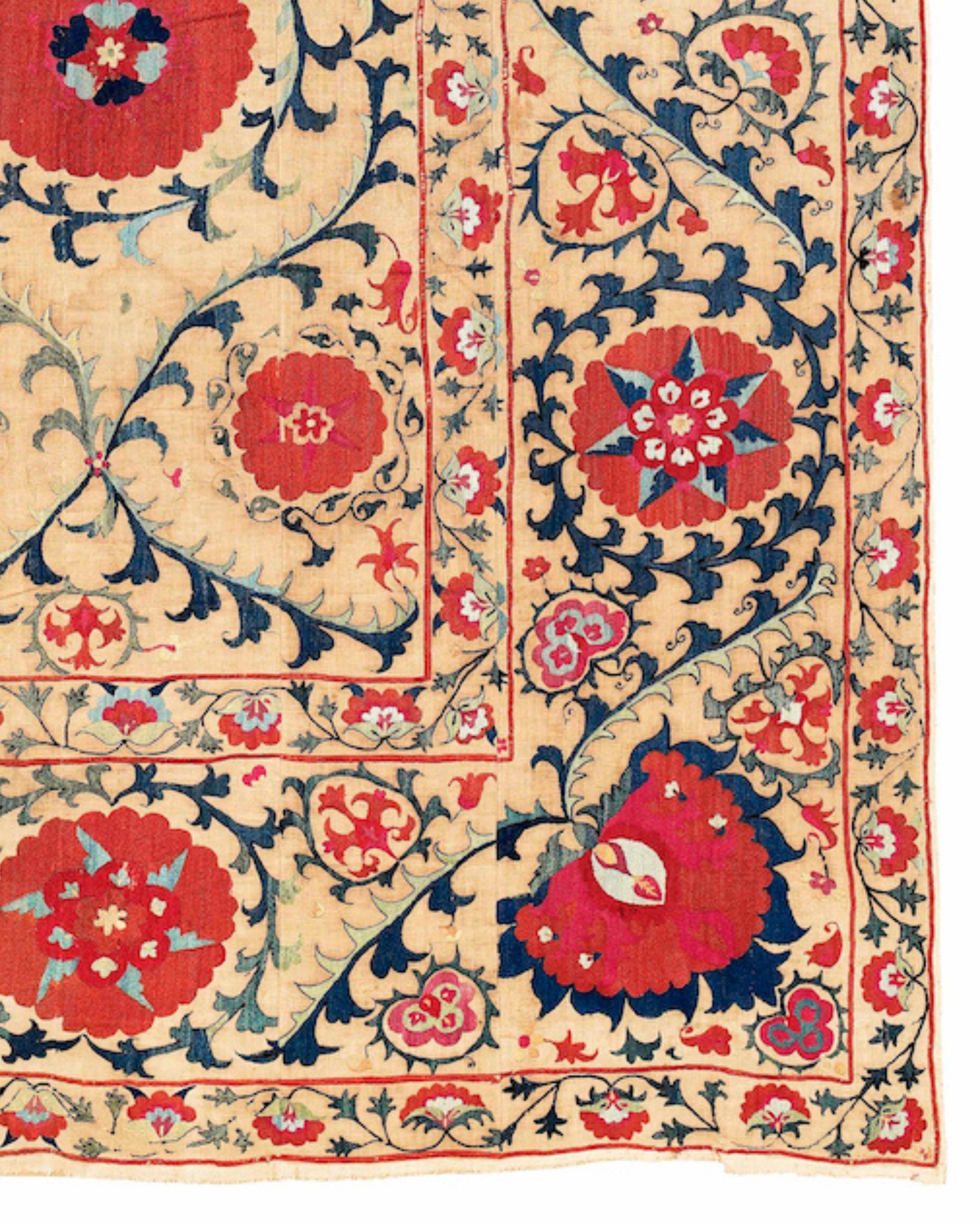 Antike usbekische Suzani-Stickerei, um 1800

Diese spektakuläre Stickerei oder 