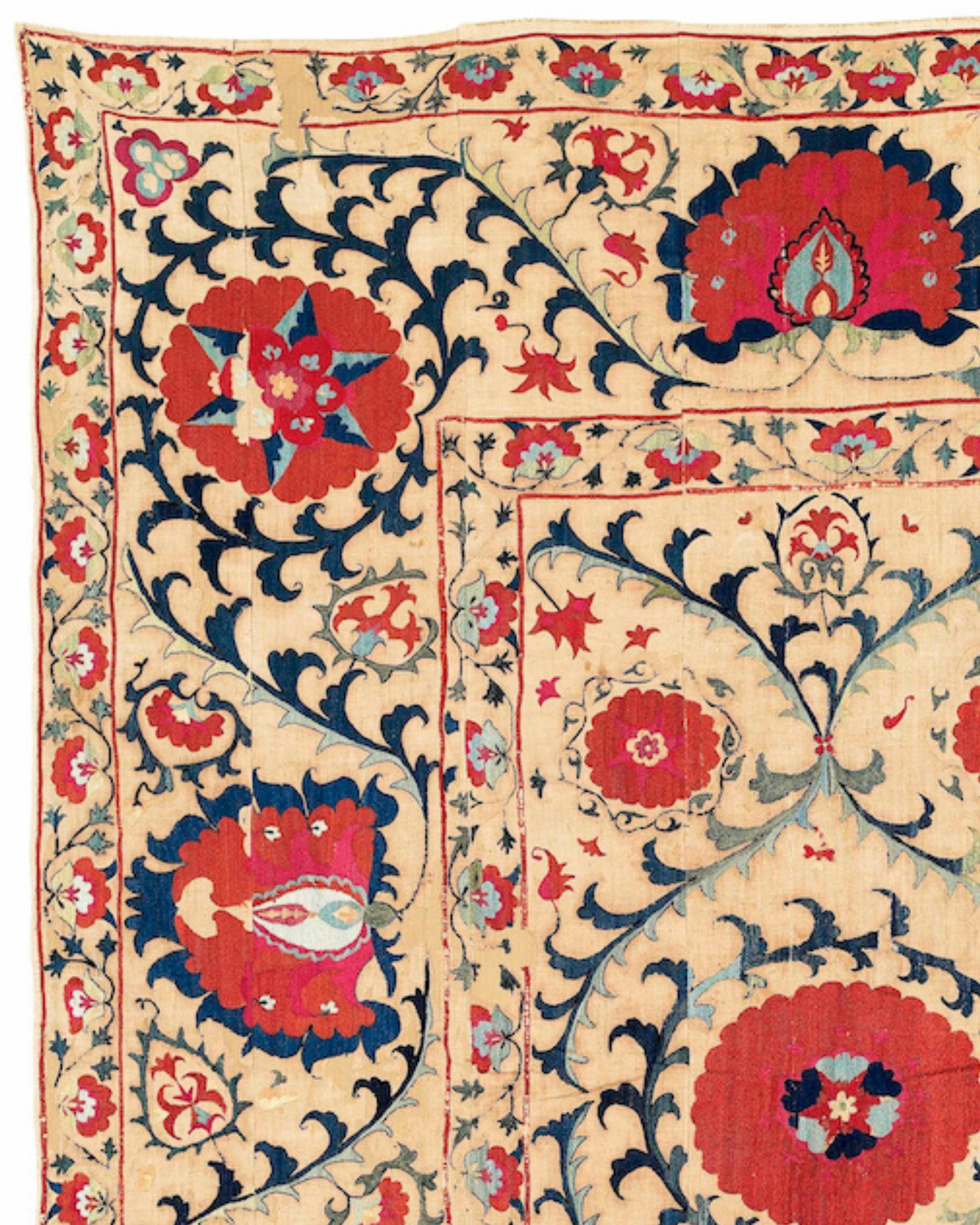 Antiker usbekischer Suzani-Stickerei-Teppich, um 1800 (Handgeknüpft) im Angebot