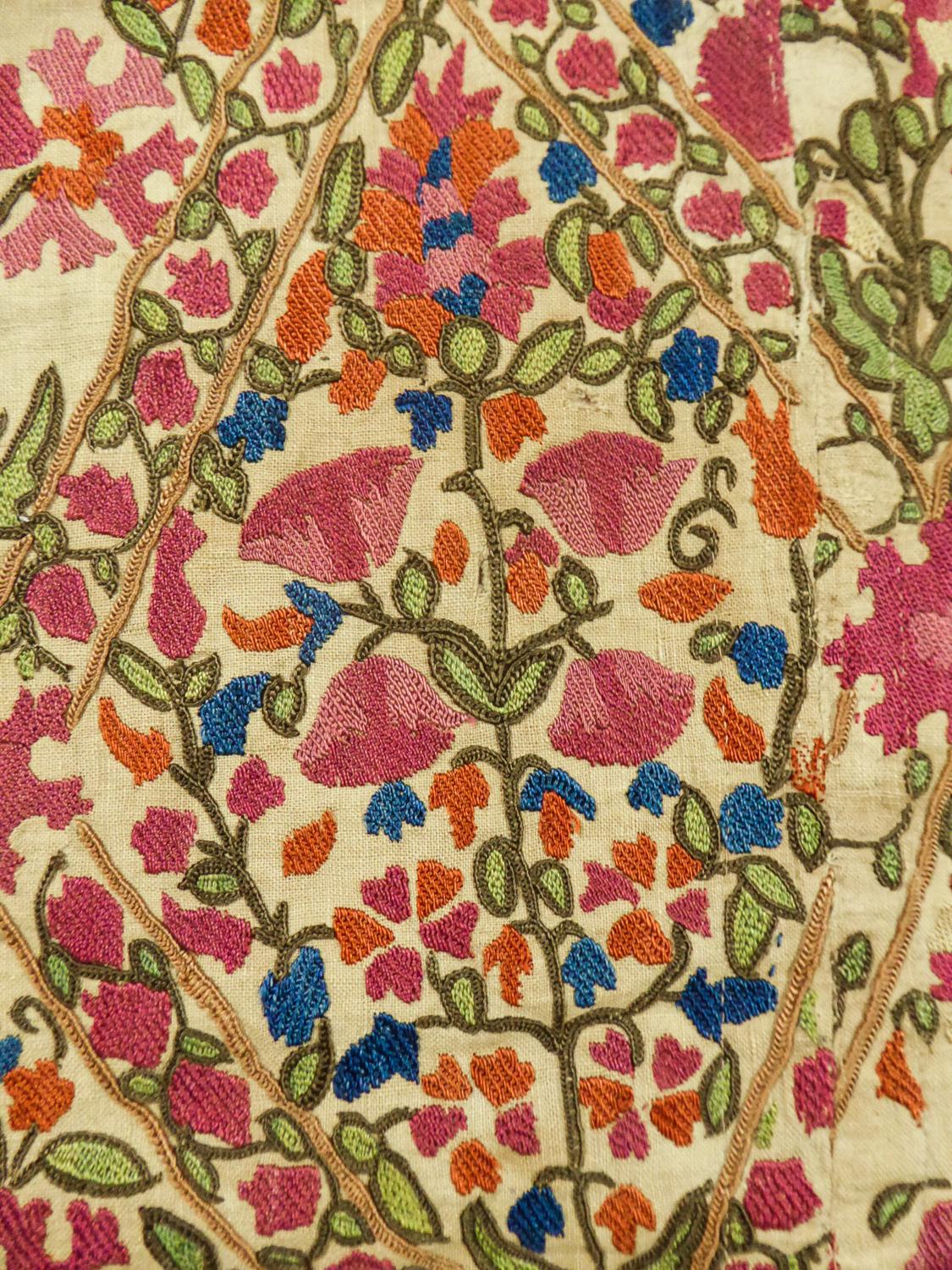 Suzani or Paradise’s Garden Embroidered with Silk - Uzbekistan late 19th Century 1