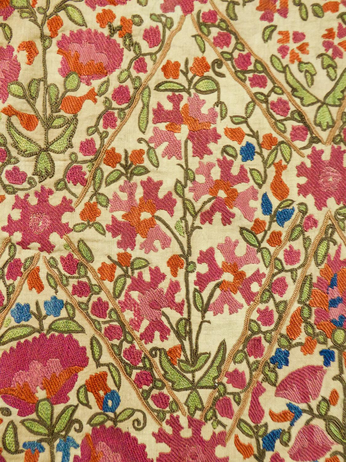 Suzani or Paradise’s Garden Embroidered with Silk - Uzbekistan late 19th Century 2