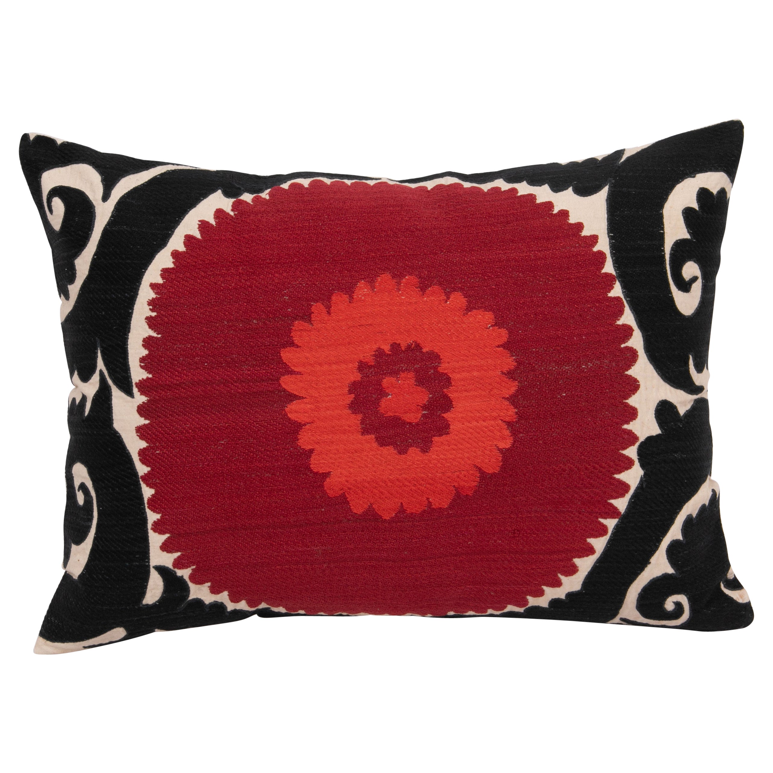 Funda de almohada Suzani hecha con un Suzani de los años 30