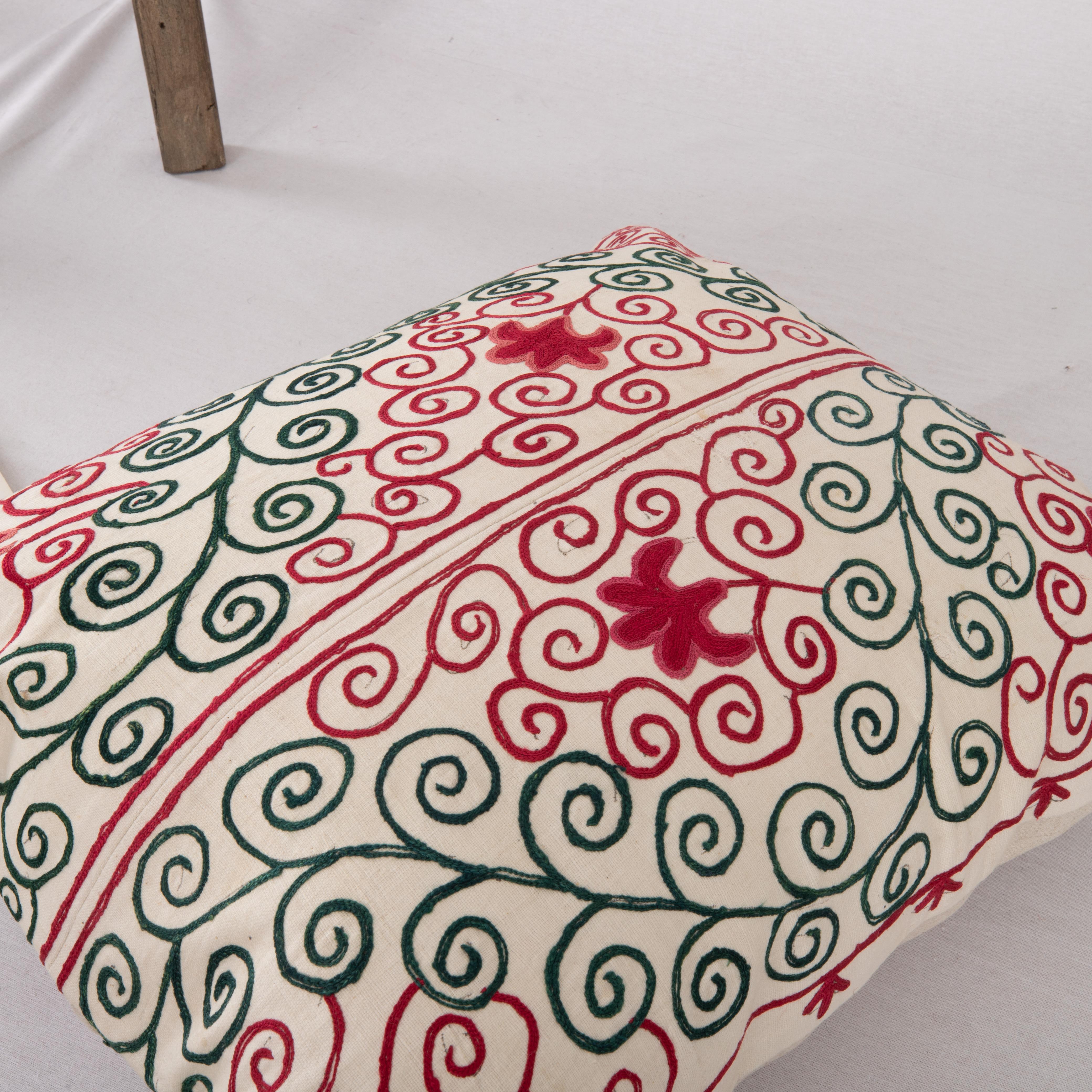 Suzani Pillow Case Made from an Antique Suzani, Early 20th Century In Good Condition For Sale In Istanbul, TR