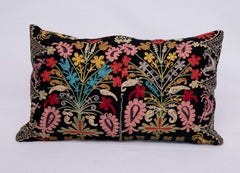 Copricuscino Suzani realizzato con un velluto Suzani vintage