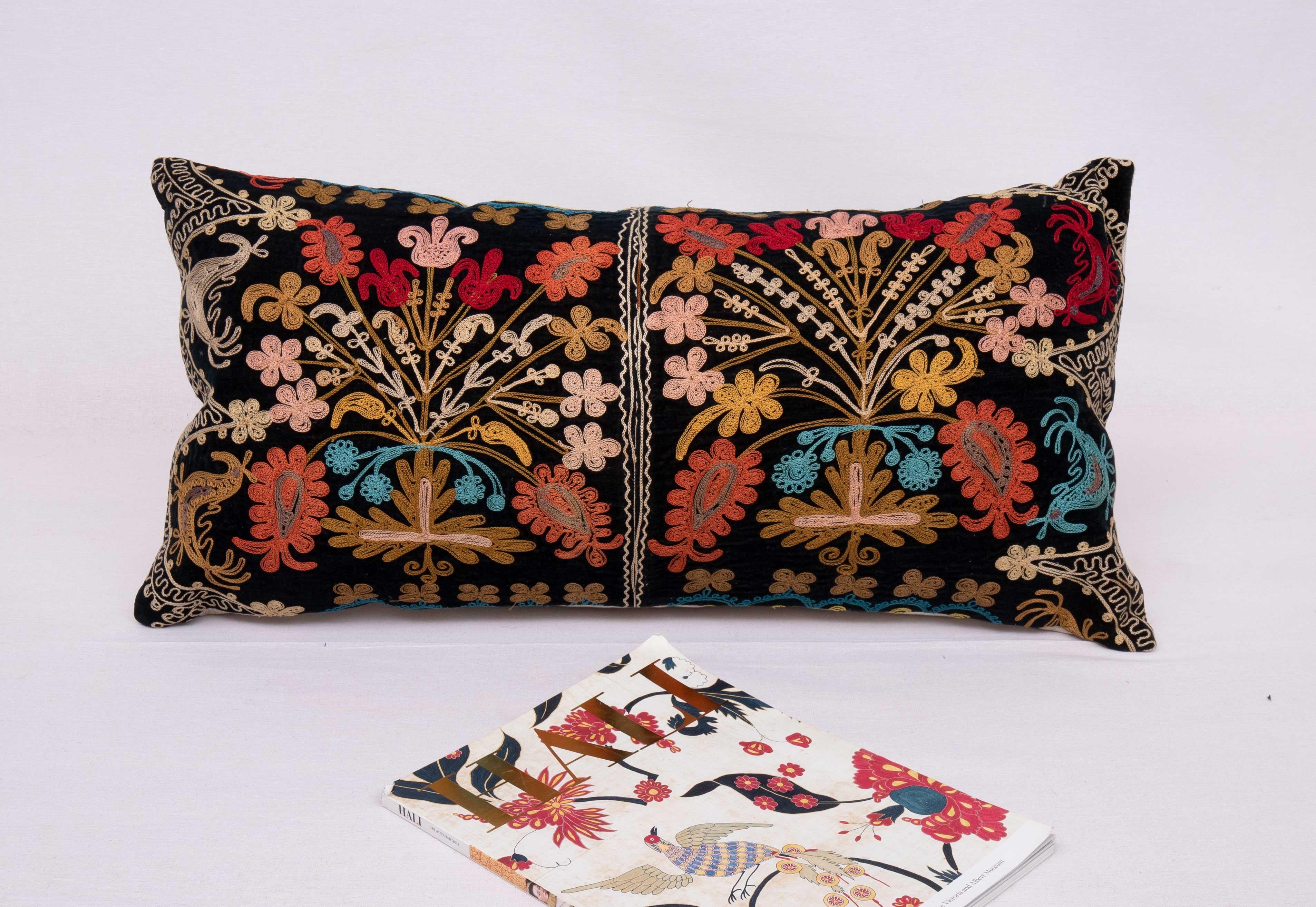 Ouzbek Couvercle d'oreiller Suzani fabriqué à partir d'un velours vintage en vente