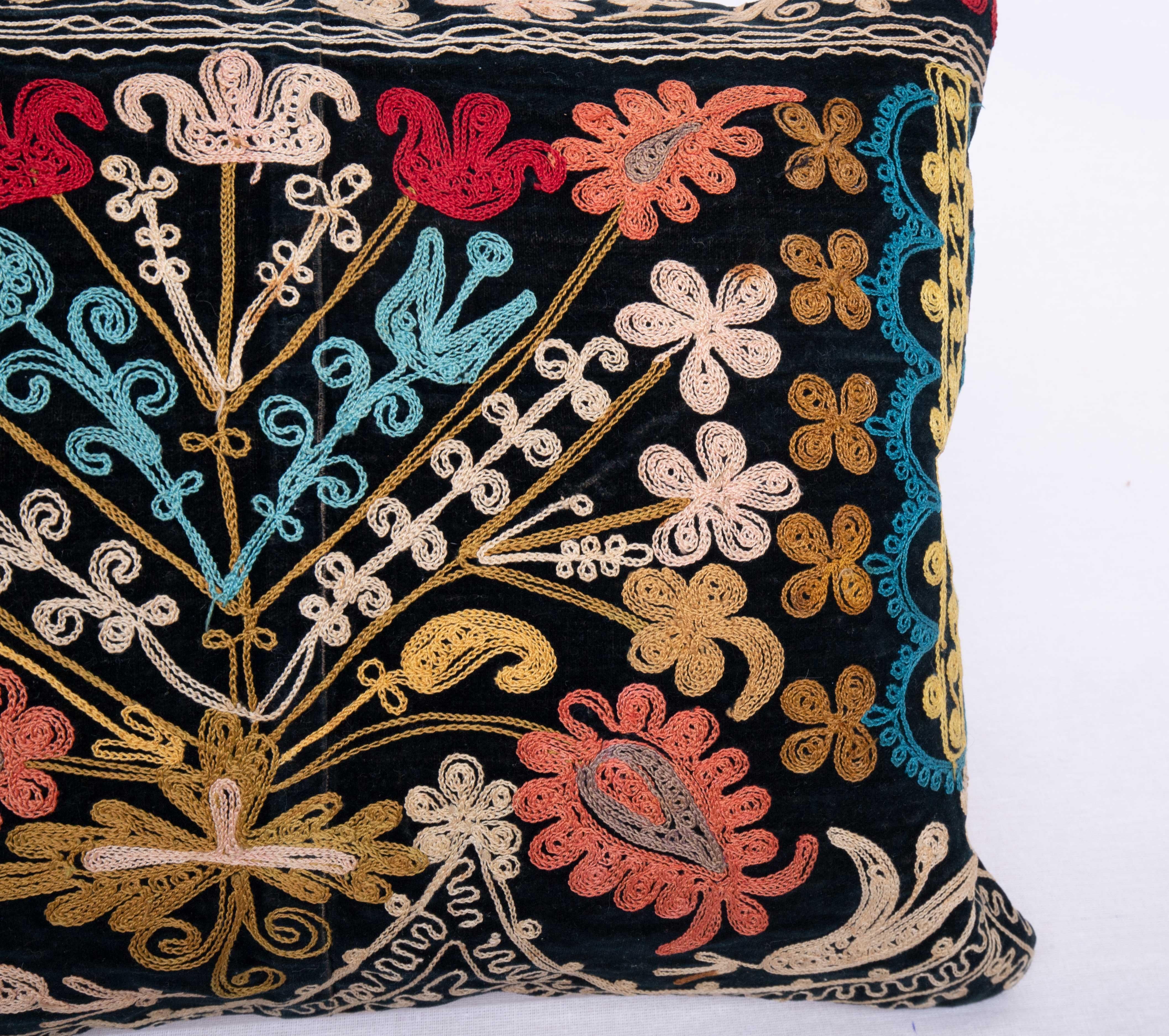 Suzani Pillow Cover Made from a Vintage Velvet Suzani In Good Condition For Sale In Istanbul, TR