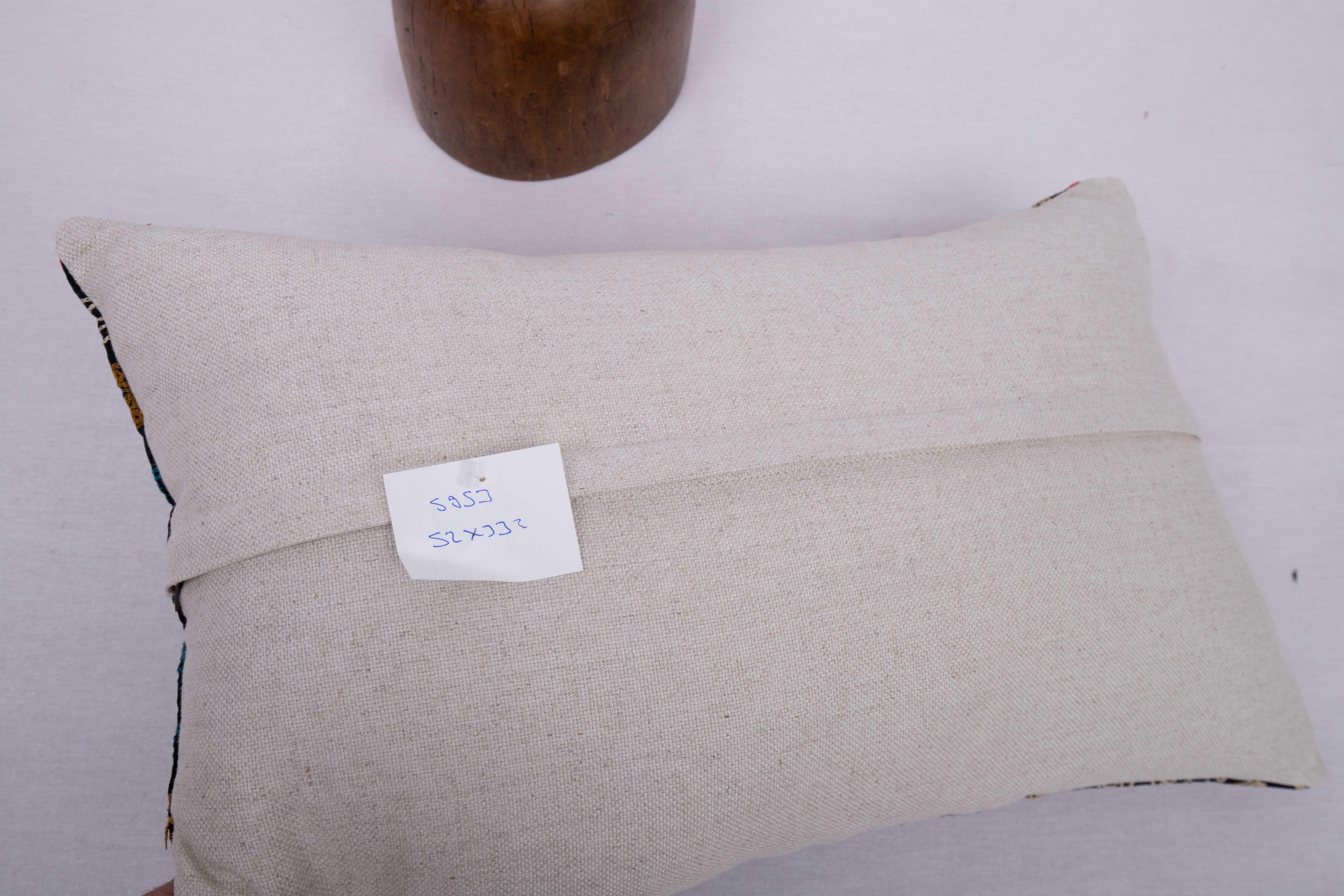 Couvercle d'oreiller Suzani fabriqué à partir d'un velours vintage Bon état - En vente à Istanbul, TR