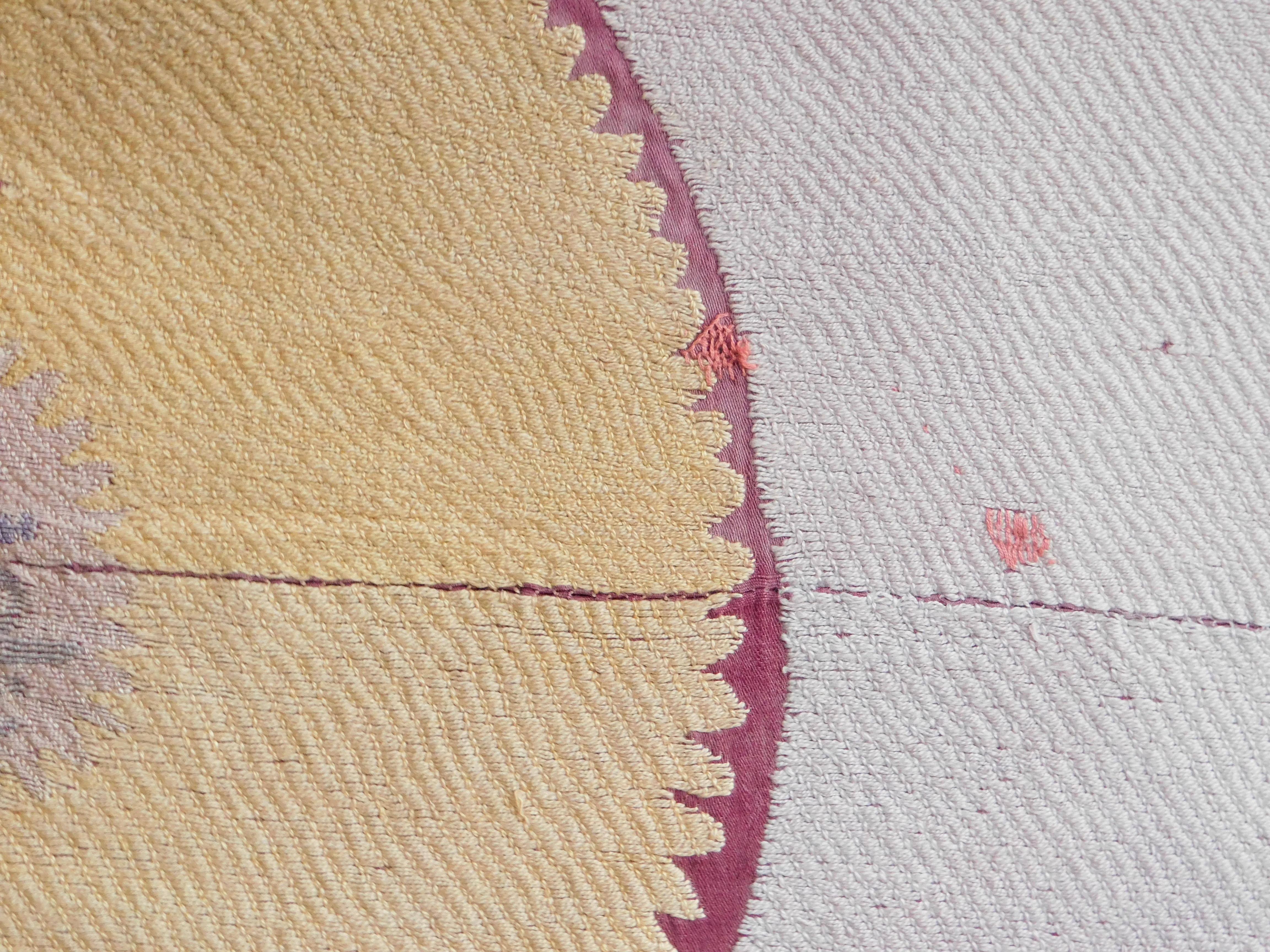 Suzani Samerand Wall Hanging Tapestry Raspberry, Peach and Lavender Embroidery im Zustand „Gut“ im Angebot in Antwerp, BE