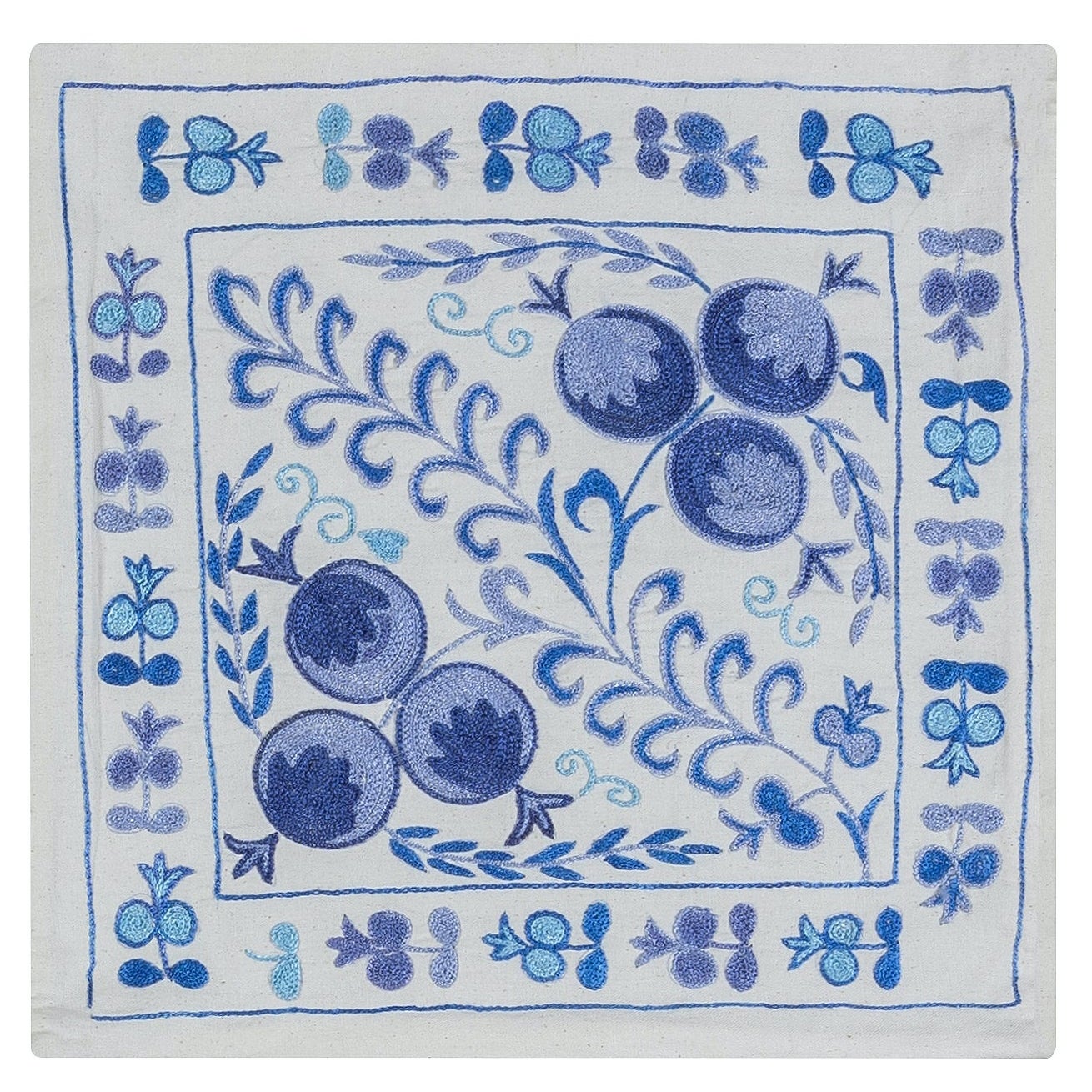 Housse de coussin en soie brodée Suzani Textile, fabriquée en Ouzbékistan. 17 "x18"
