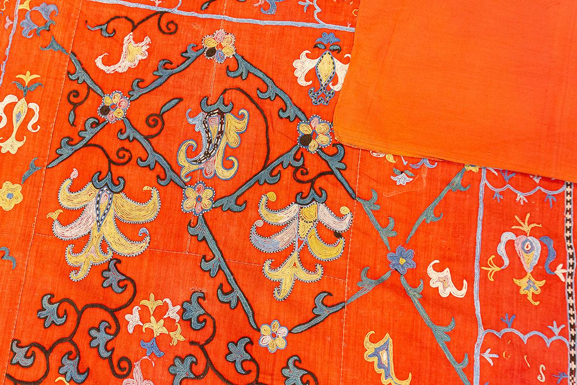 Suzani Textile Uzbek In Good Condition For Sale In Ferrara, IT