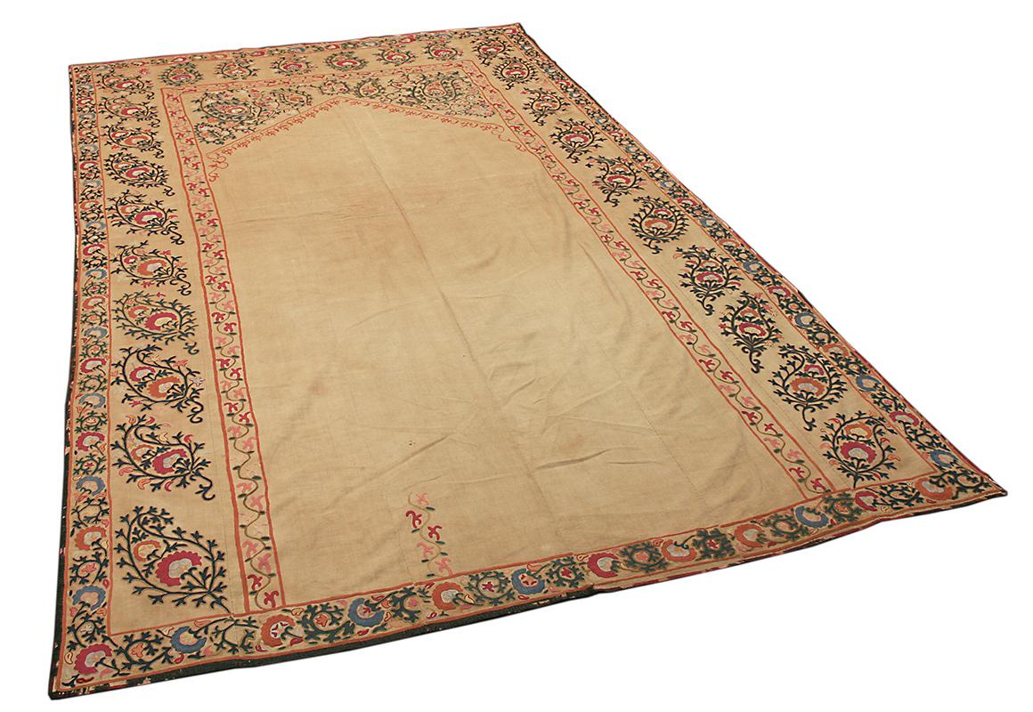 Textil Suzani Uzbekistán Diseño de Arco de Oración en Bueno estado para la venta en Ferrara, IT