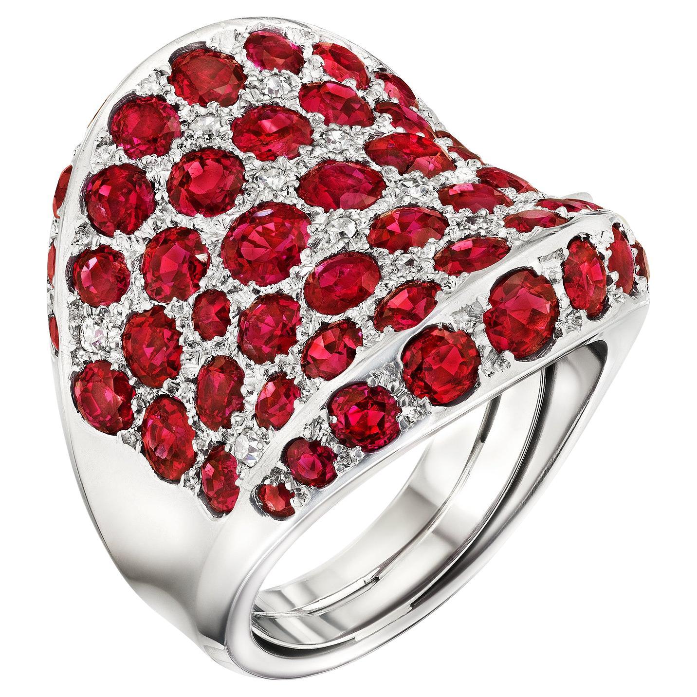 Suzanne Belperron Bague concave en platine à rubis et diamants du milieu du siècle en vente