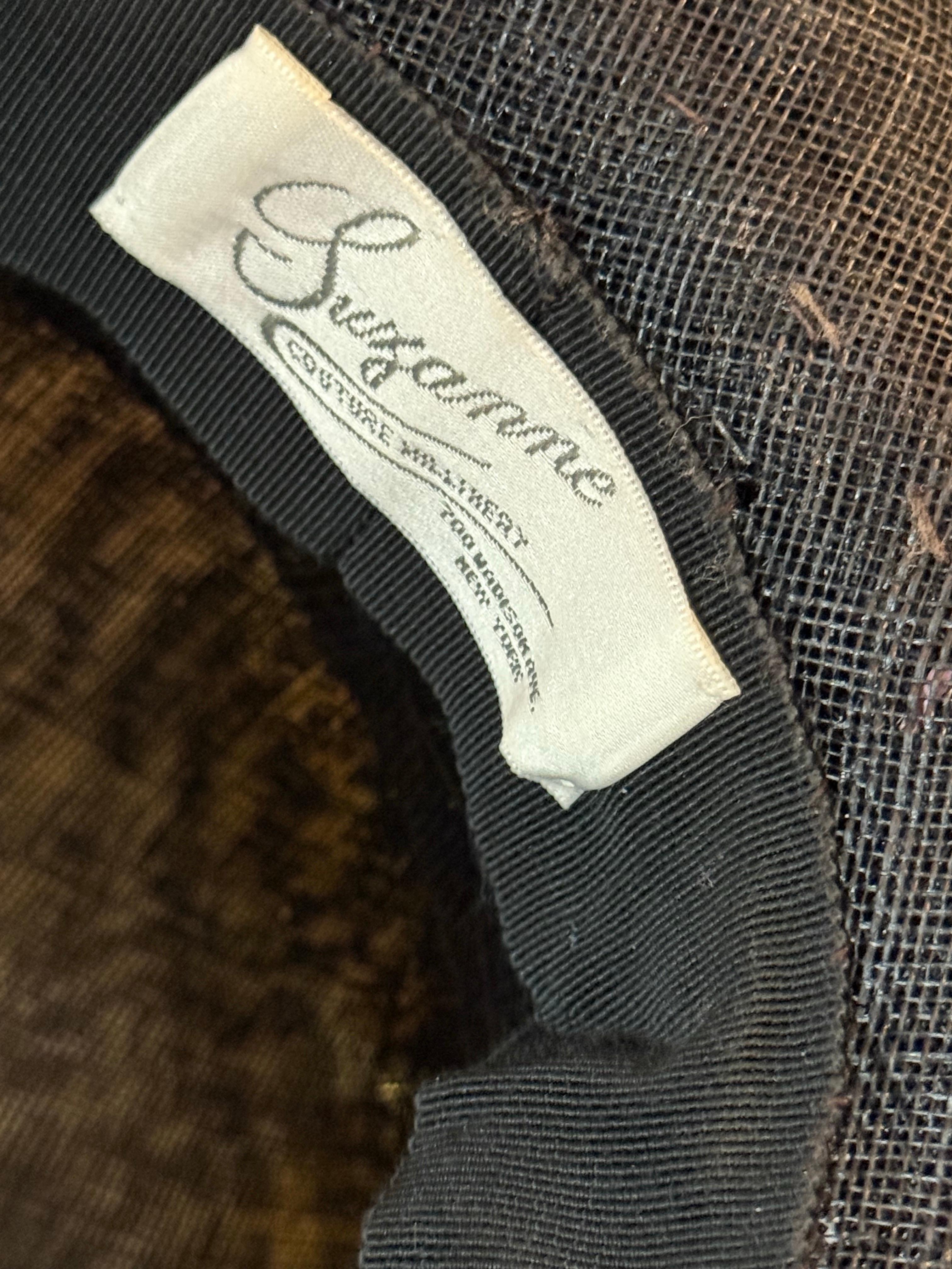 Suzanne Couture Millinery Sehr durchsichtige schwarze Stroh breite Krempe Sonnenhut w Bogen im Angebot 9