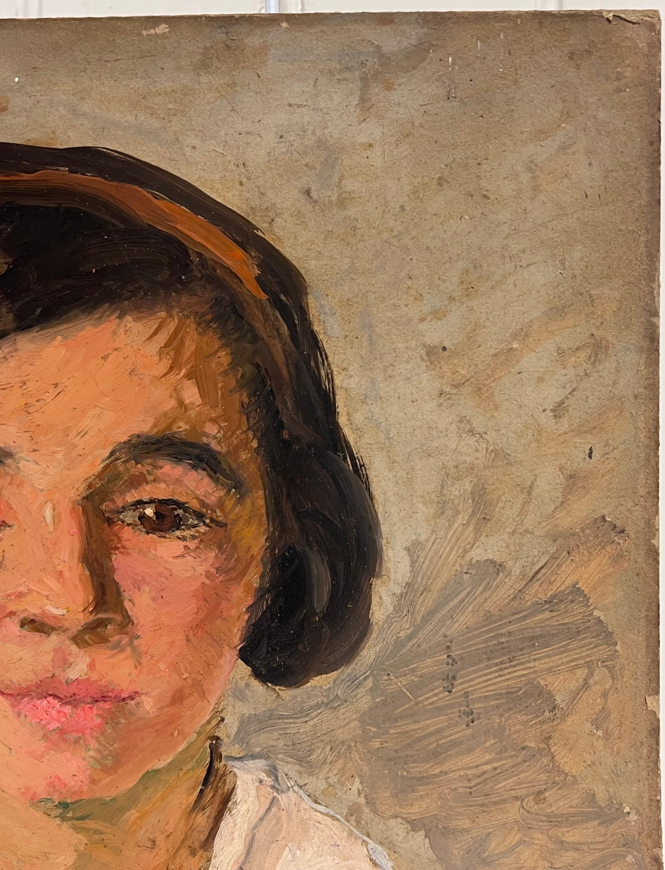 1930's Pintura al óleo francesa firmada Cabeza y hombros Retrato joven dama - Figurative Painting Marrón de Suzanne Dinkes