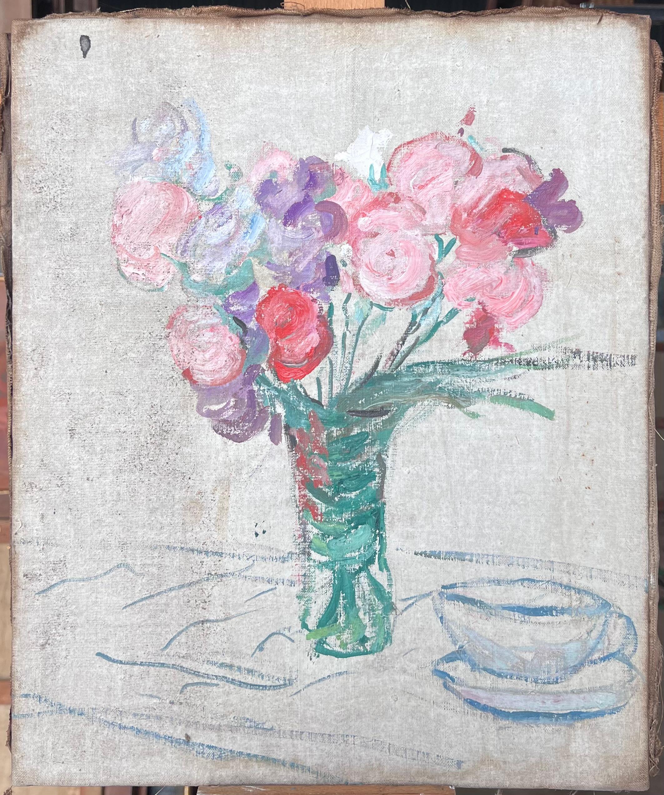 Bouquet de fleurs roses, rouges et violettes dans un vase en verre fin Peinture du milieu du siècle - Painting de Suzanne Dinkes