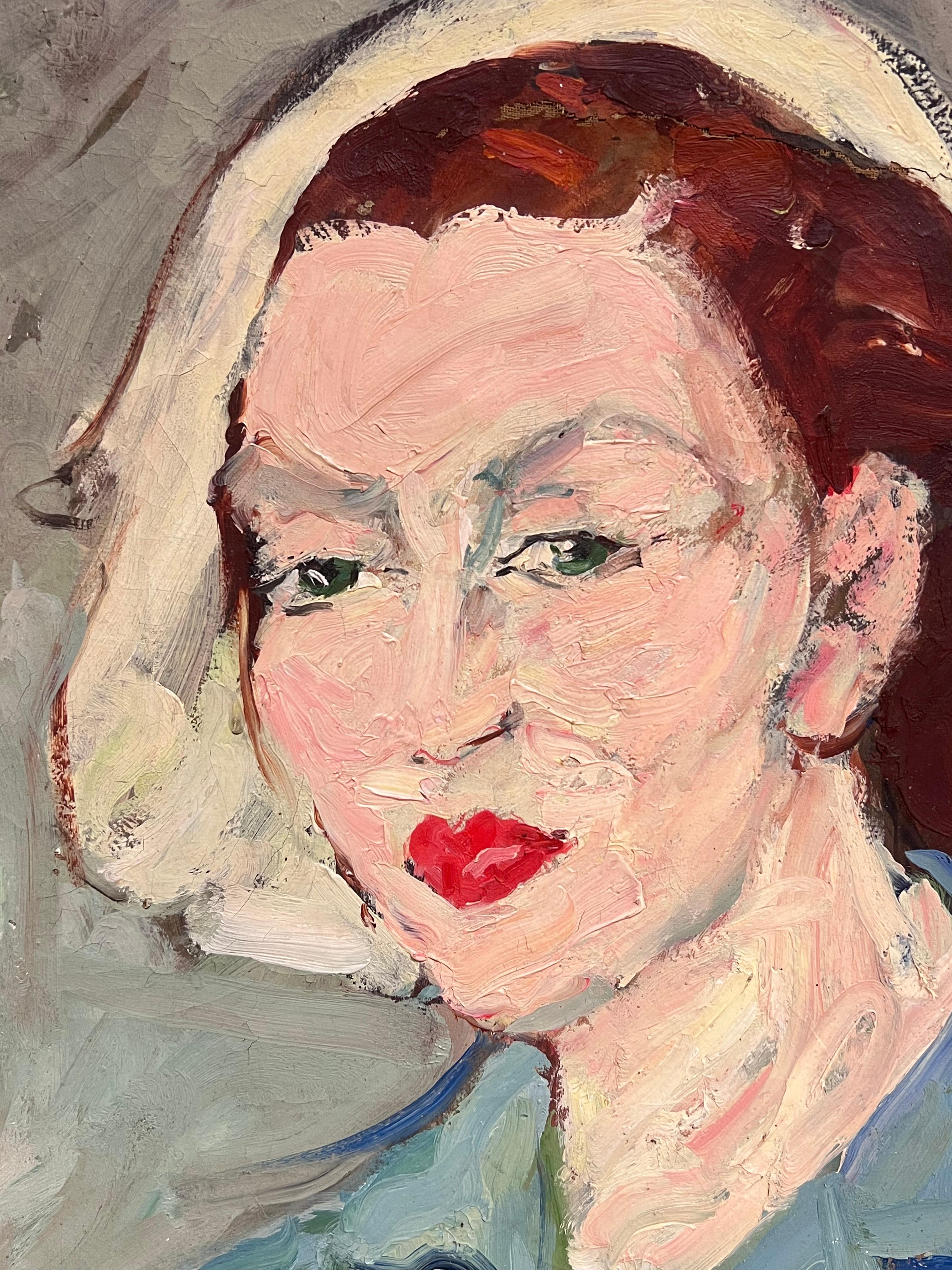 Französisch Mitte des Jahrhunderts Ölgemälde Post Impressionist Porträt der Frau blaue Bluse (Grau), Figurative Painting, von Suzanne Dinkes