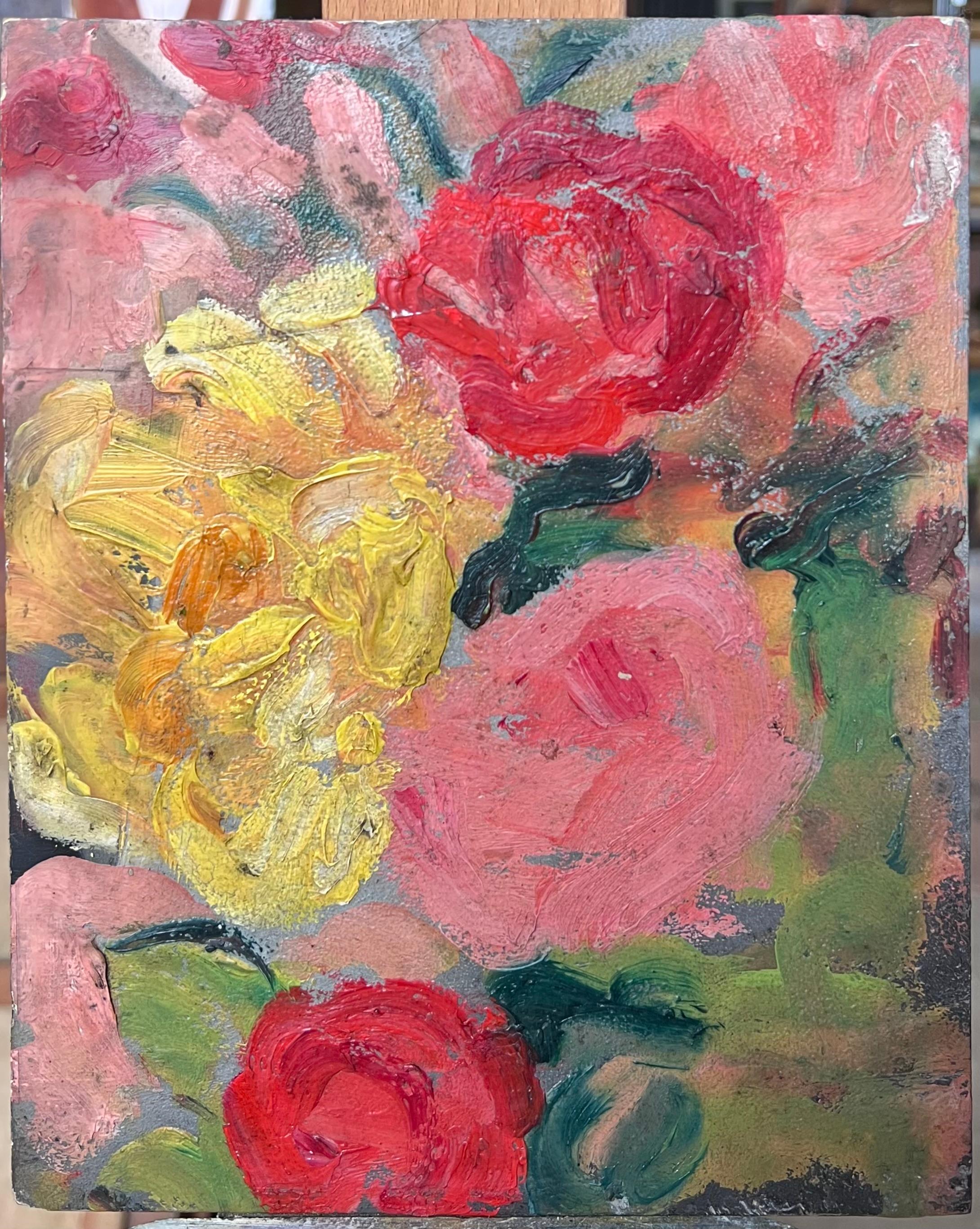 Französisch Mid Century Malerei Rot, Gelb und Rosa Rose Stillleben – Painting von Suzanne Dinkes