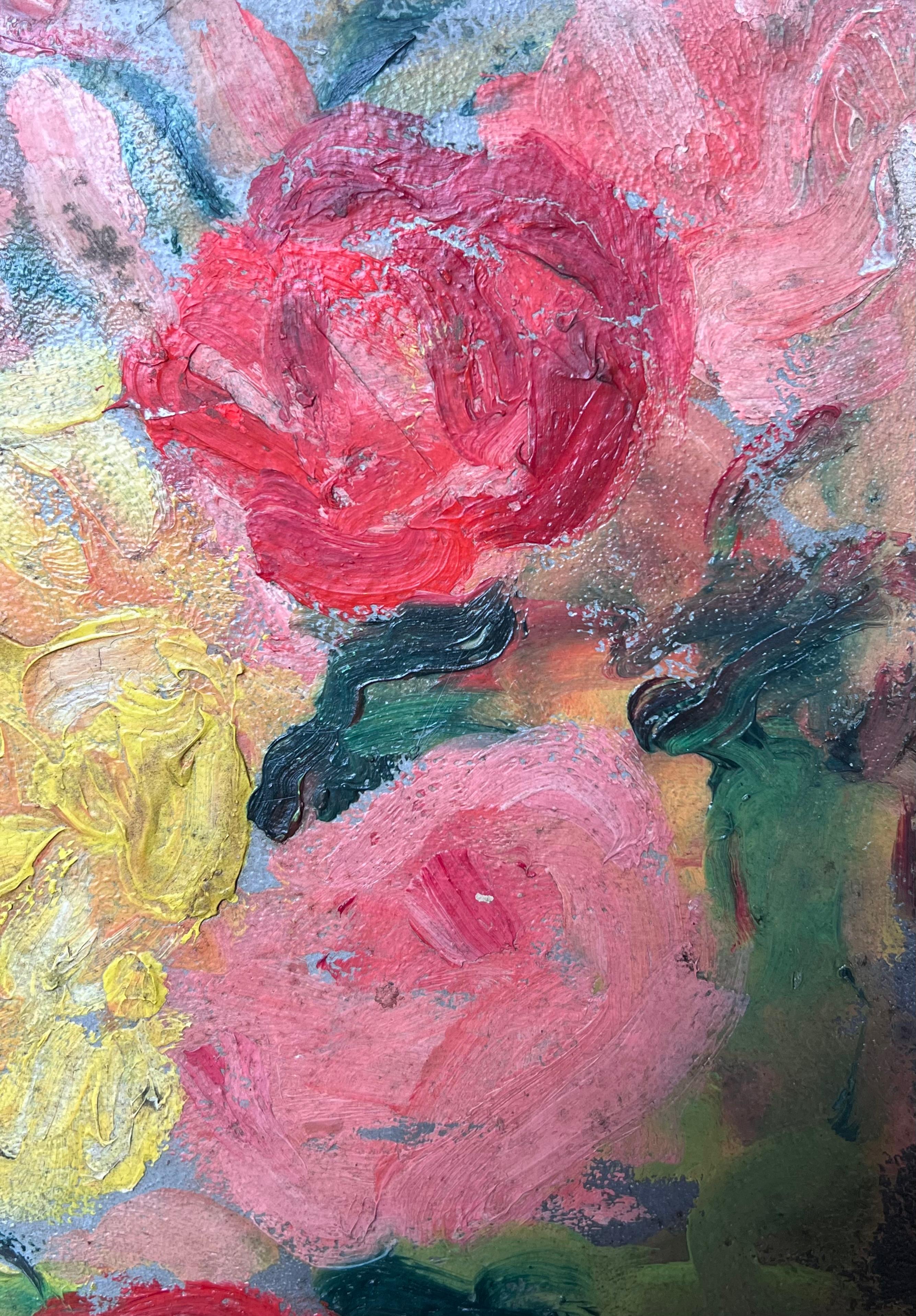 Französisch Mid Century Malerei Rot, Gelb und Rosa Rose Stillleben (Braun), Still-Life Painting, von Suzanne Dinkes