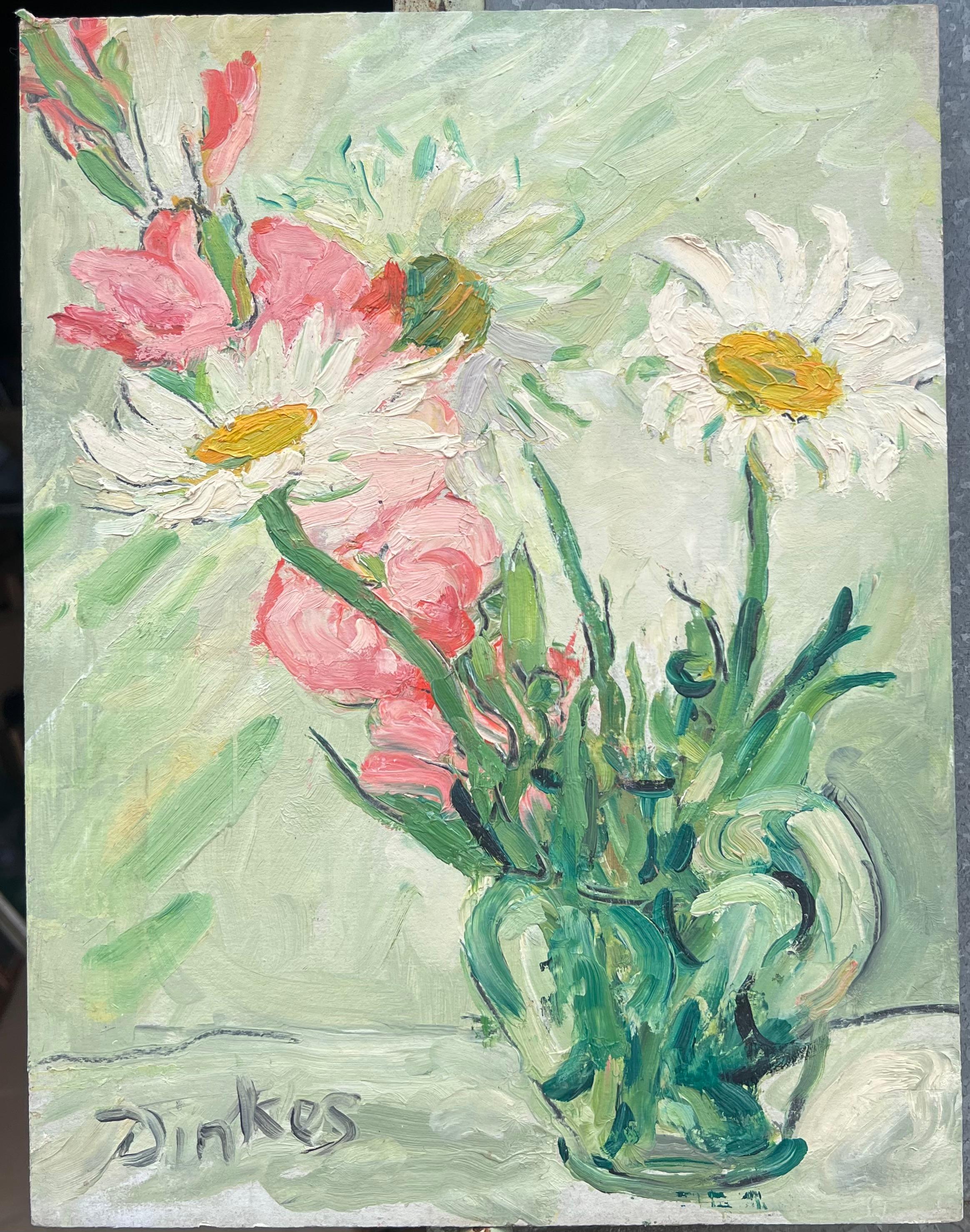 Peinture à l'huile impressionniste française du milieu du siècle, marguerites et pivoines dans un verre vert - Painting de Suzanne Dinkes