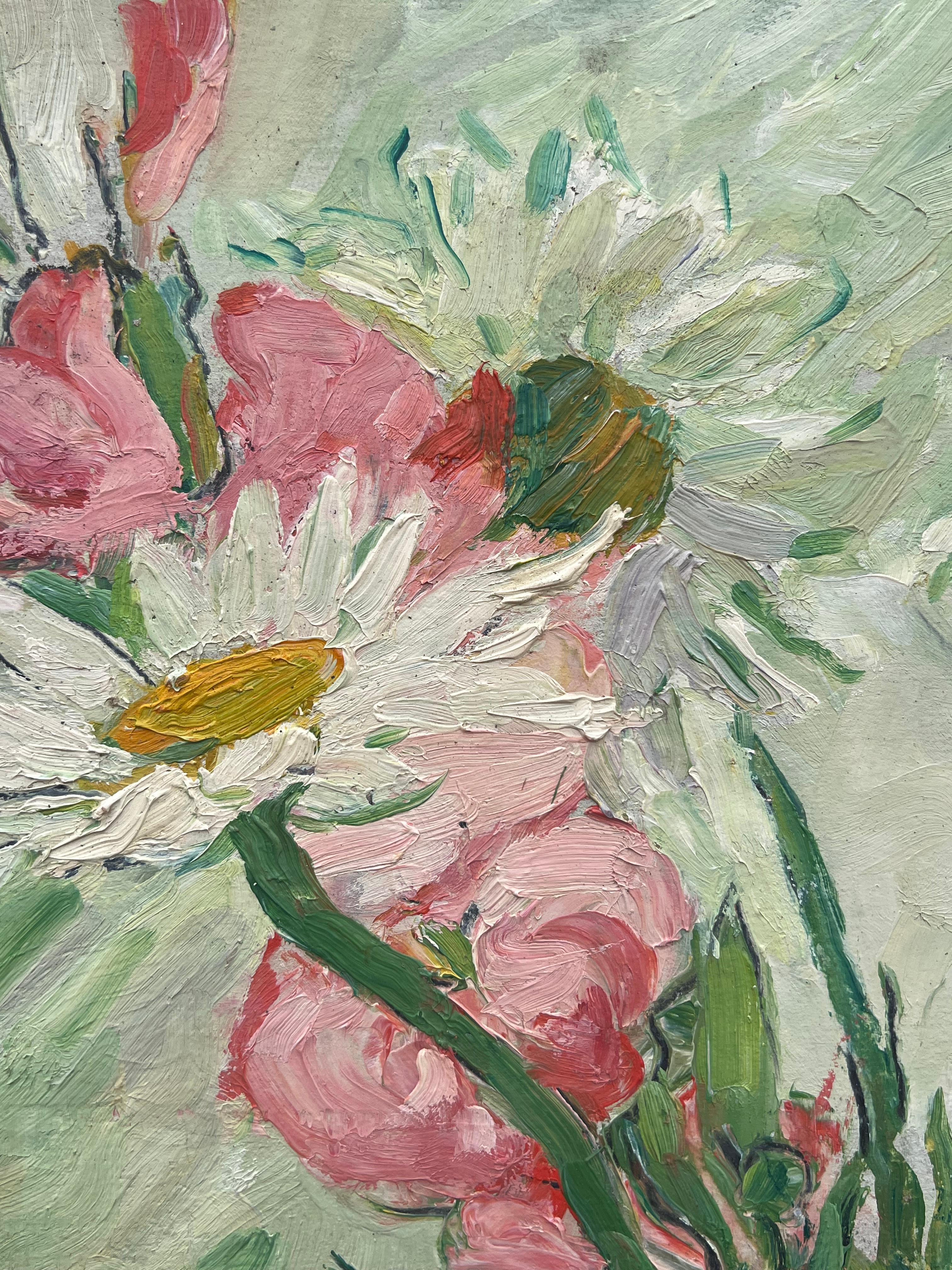 Peinture à l'huile impressionniste française du milieu du siècle, marguerites et pivoines dans un verre vert - Post-impressionnisme Painting par Suzanne Dinkes