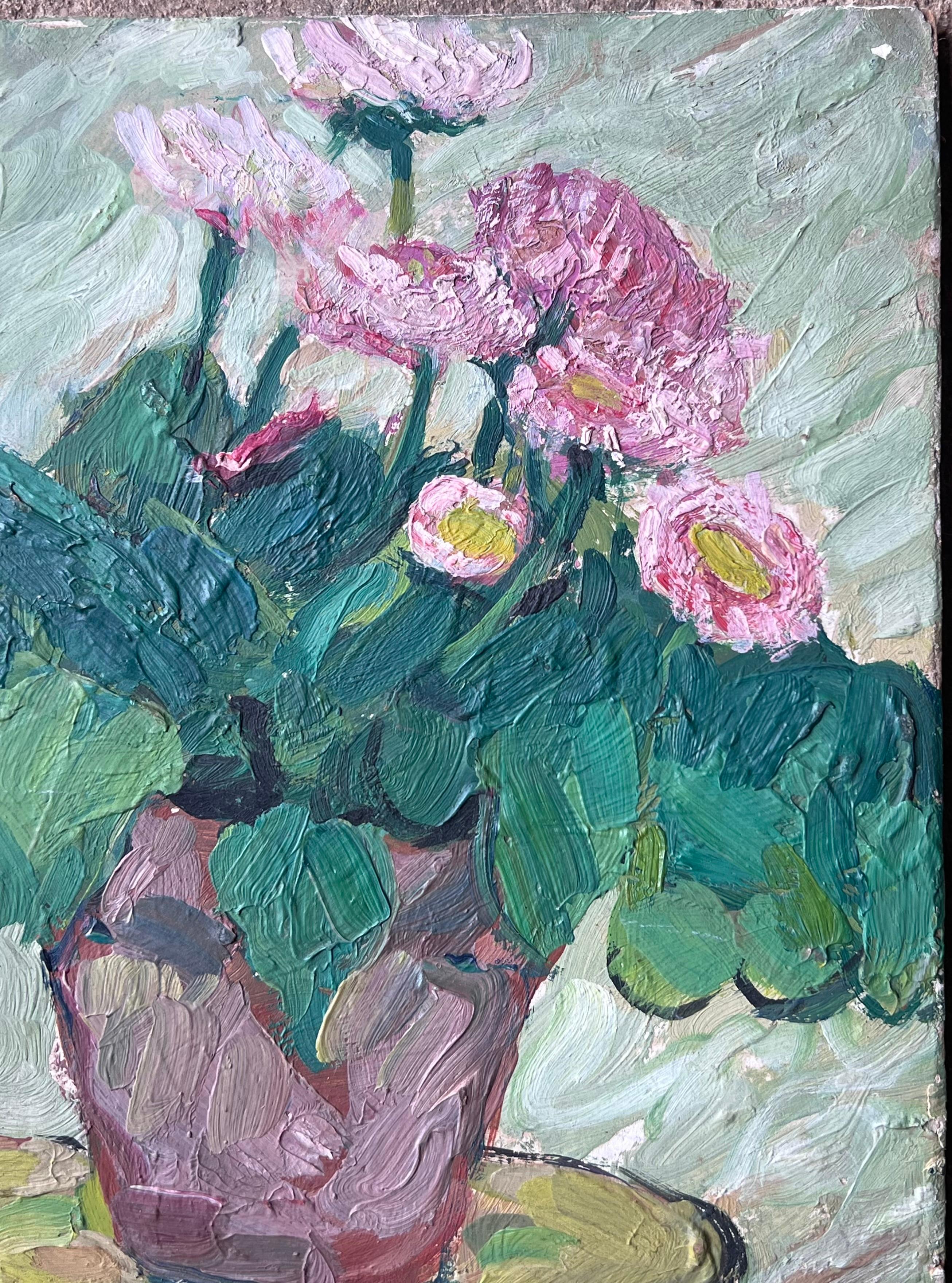 Peinture à l'huile impressionniste du milieu du siècle Pink Daises In Brown Plant Pot - Gris Interior Painting par Suzanne Dinkes
