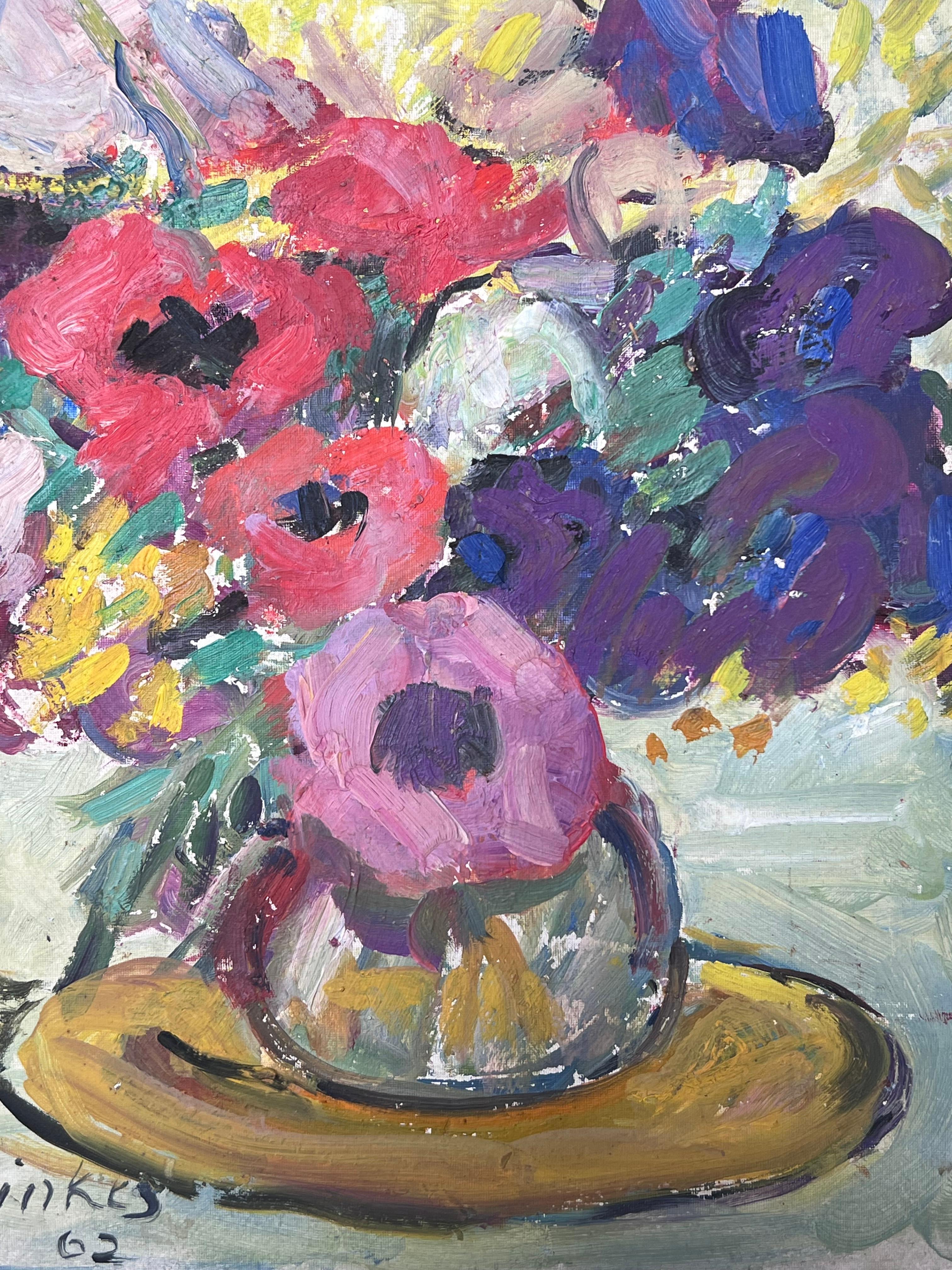 Huile impressionniste française du milieu du siècle signée Fleurs colorées dans un vase - Gris Still-Life Painting par Suzanne Dinkes