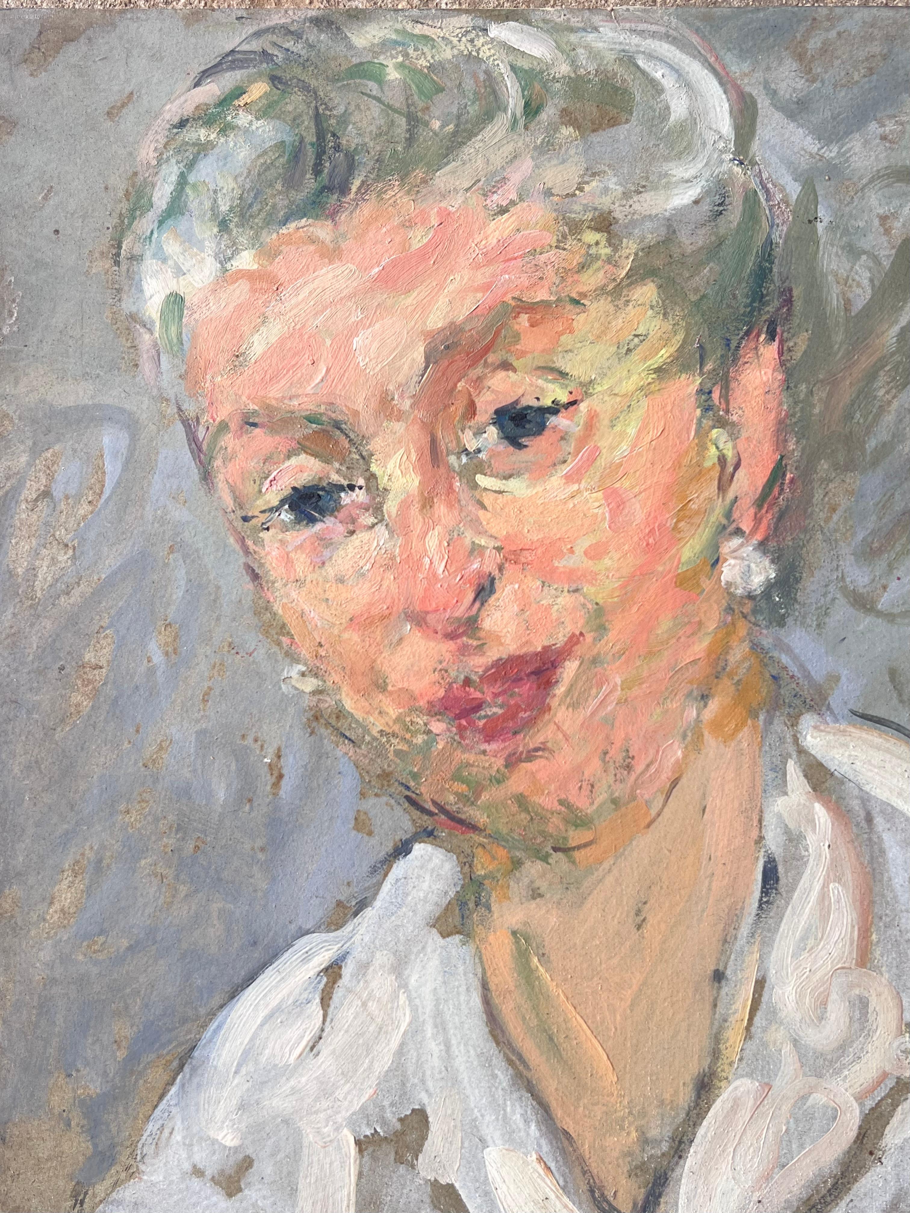 Peinture française du milieu du siècle représentant une femme chic aux cheveux gris avec des boucles d'oreilles en perles - Post-impressionnisme Painting par Suzanne Dinkes