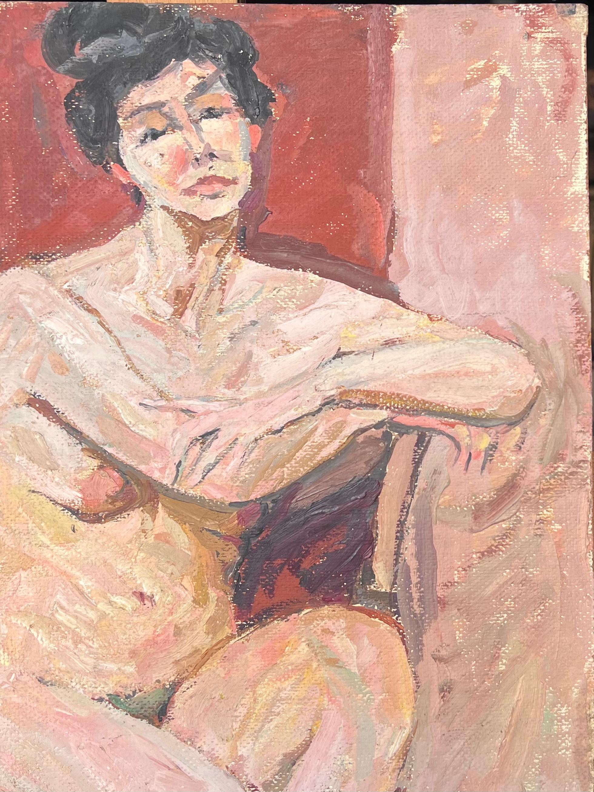 Femme nue sur un étal dans un intérieur rouge Peinture impressionniste française du milieu du siècle - Beige Figurative Painting par Suzanne Dinkes