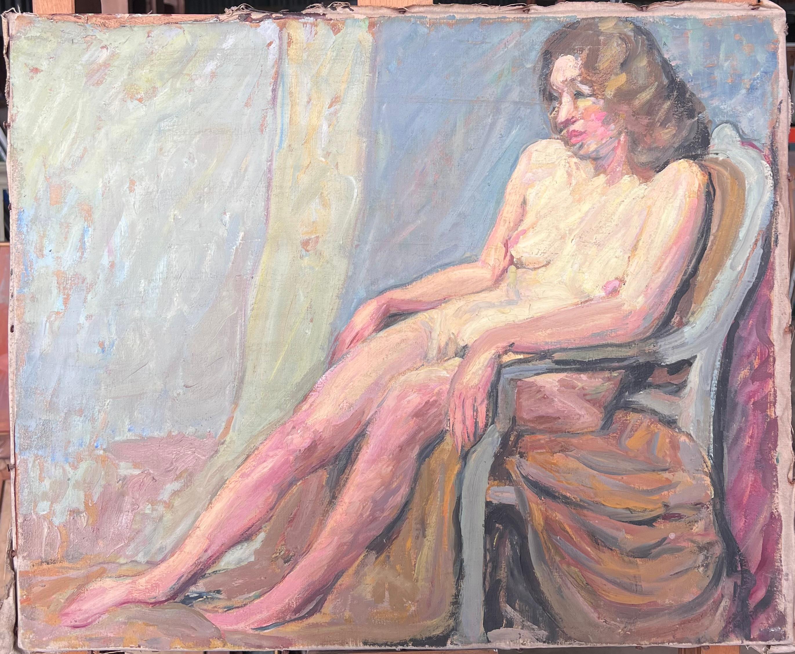 Studio di nudo di una signora in posa su una sedia Pittura francese della metà del secolo scorso - Painting di Suzanne Dinkes