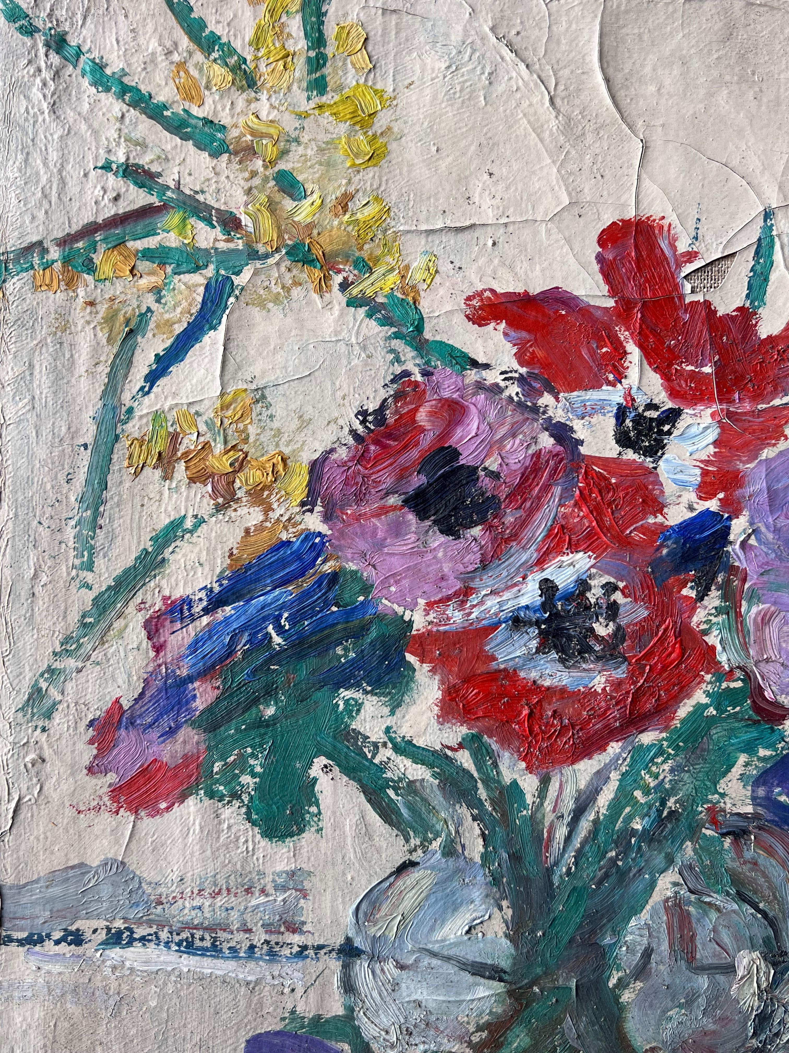 Rote und lila Anemonen in Glasvase Mid Century Impressionist Französisch Malerei (Post-Impressionismus), Painting, von Suzanne Dinkes