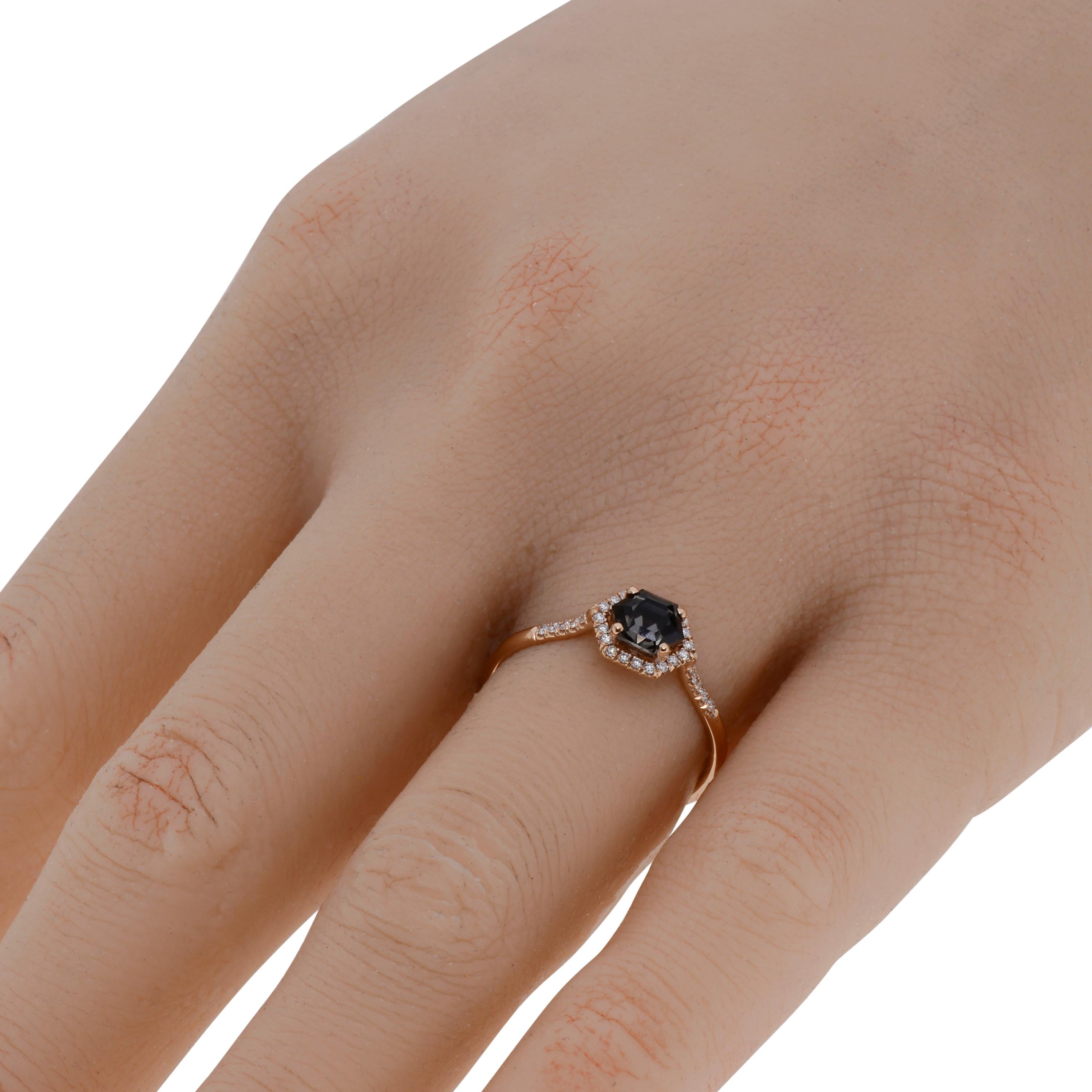 This glittering Suzanne Kalan 14K Rose Gold Band Ring features 0.12ct. tw. pave diamonds with a 5x5mm hexagon Black Night Quartz. The ring size is 6.25 (52.6). The Decoration Size is 5mm. The Weight is 1.4g.

