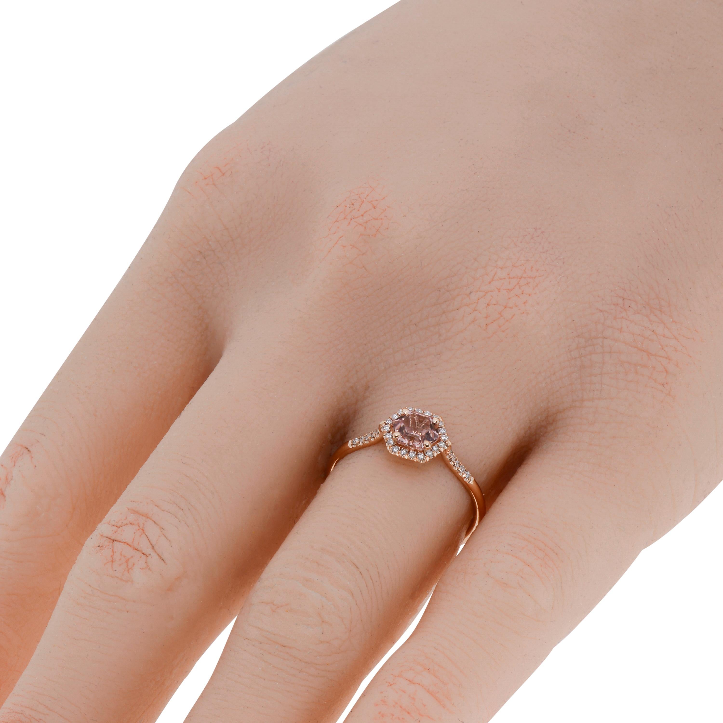 This glittering Suzanne Kalan 14K Rose Gold Band Ring features 0.12ct. tw. pave diamonds with a 5x5mm hexagon Morganite Topaz. The ring size is 6 (51.9). The Decoration Size is 5mm. The Weight is 1.7g.
